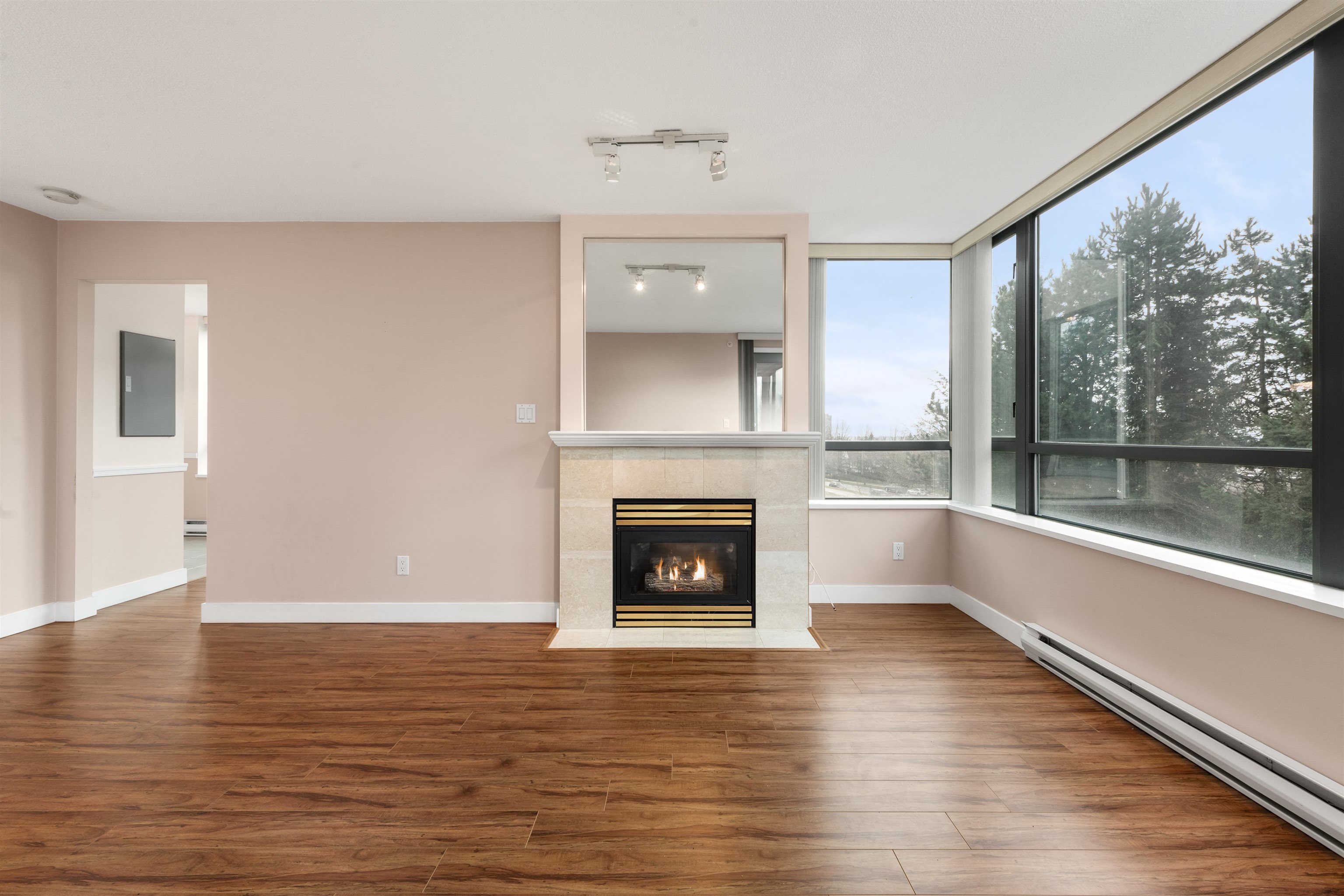 306 6622 SOUTHOAKS CRESCENT Unit: 306