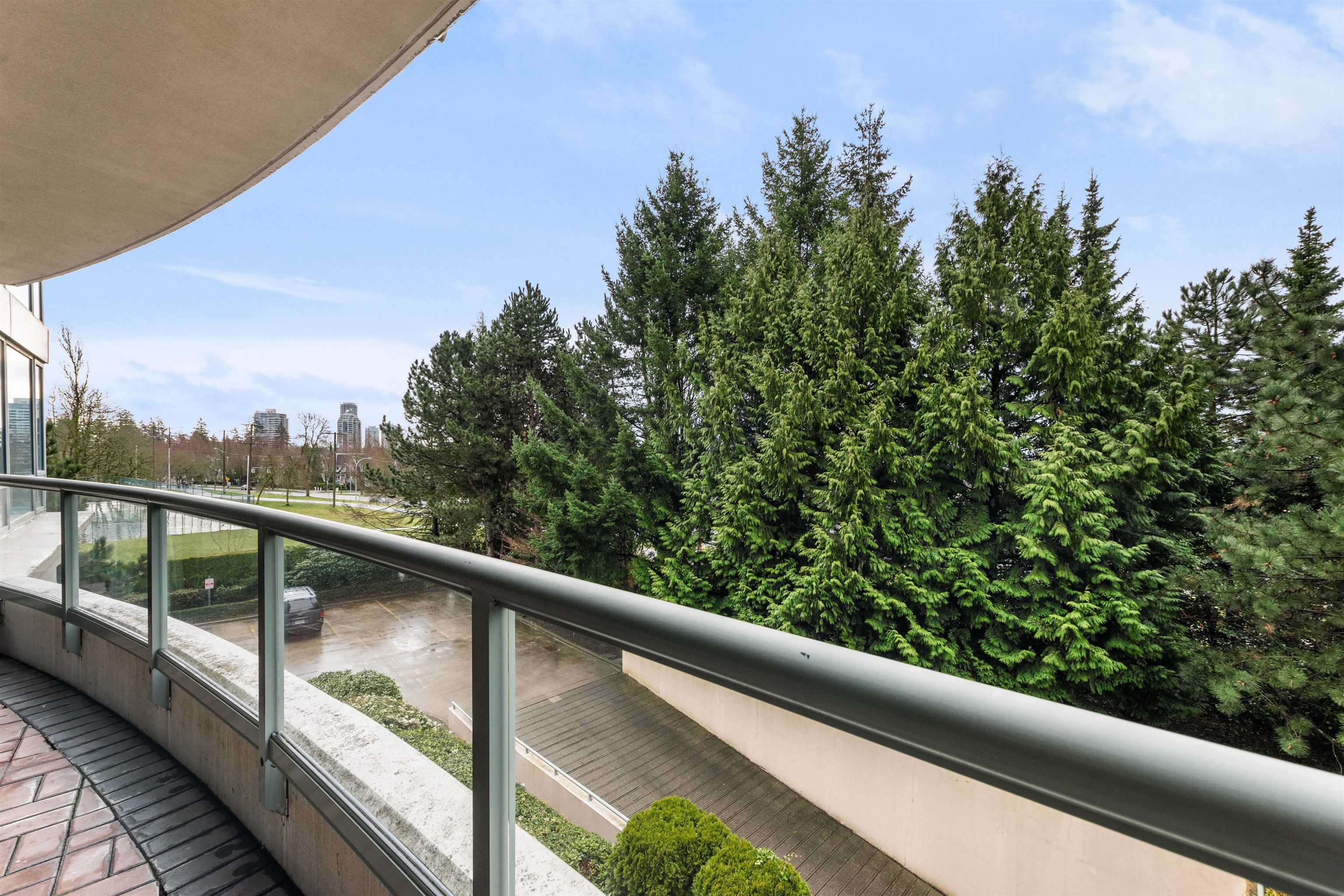306 6622 SOUTHOAKS CRESCENT Unit: 306