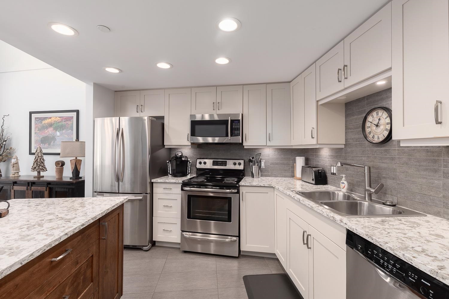 325 3309 PTARMIGAN PLACE Unit: 325