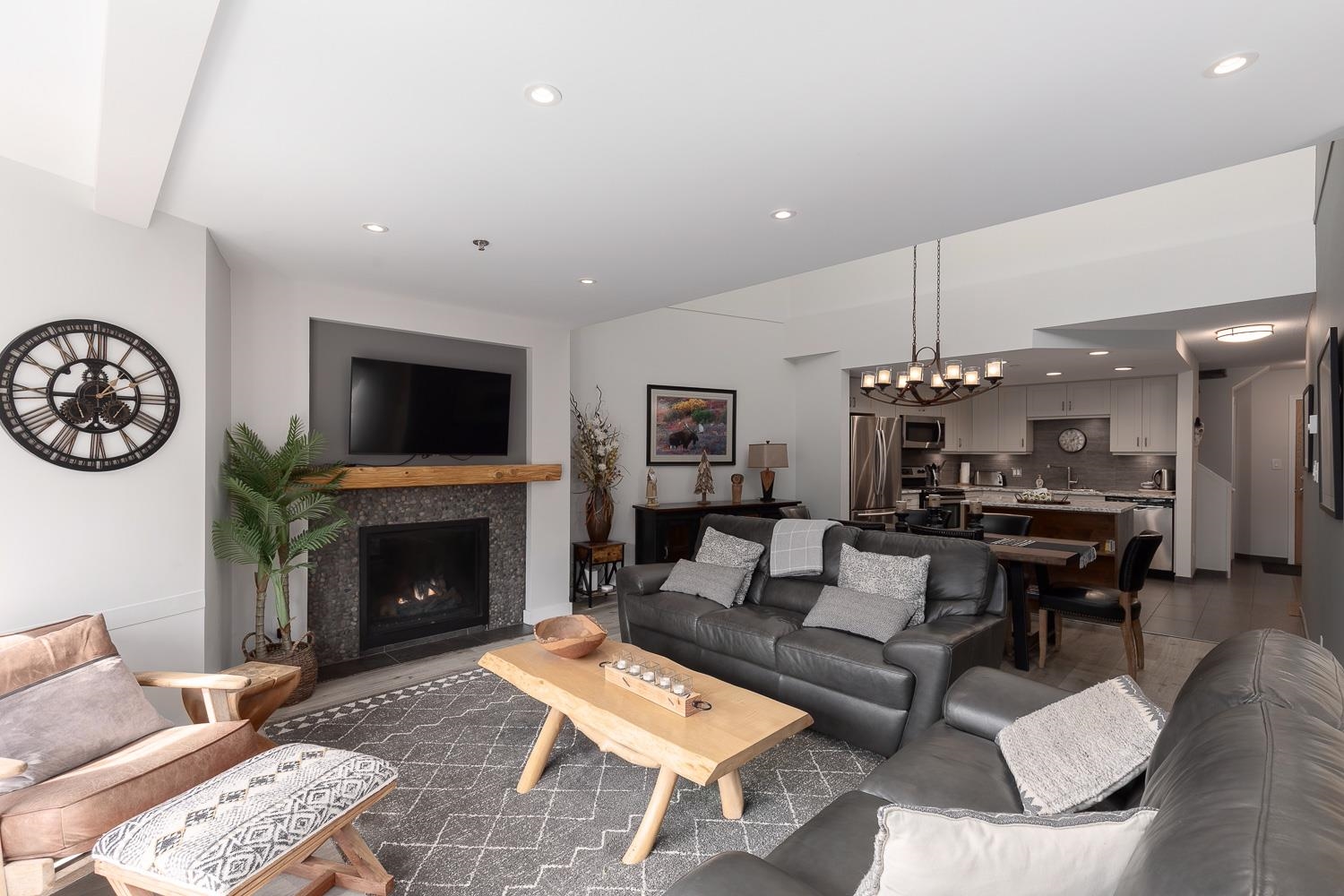 325 3309 PTARMIGAN PLACE Unit: 325