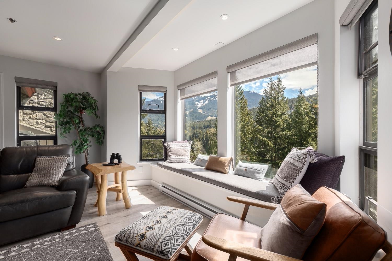 325 3309 PTARMIGAN PLACE Unit: 325