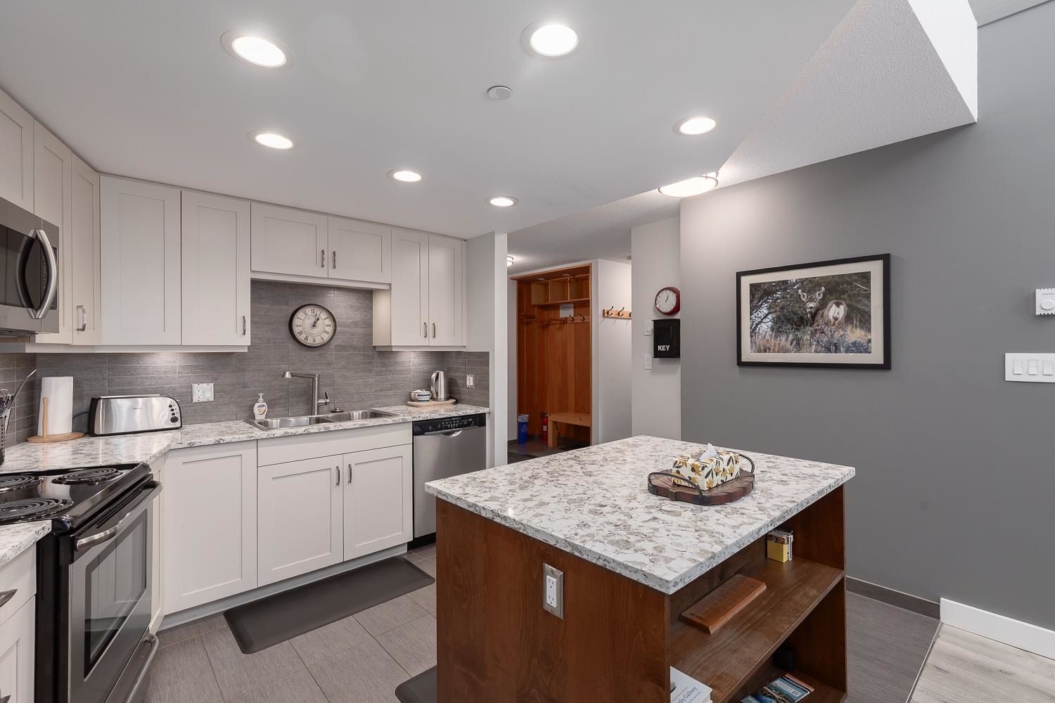 325 3309 PTARMIGAN PLACE Unit: 325