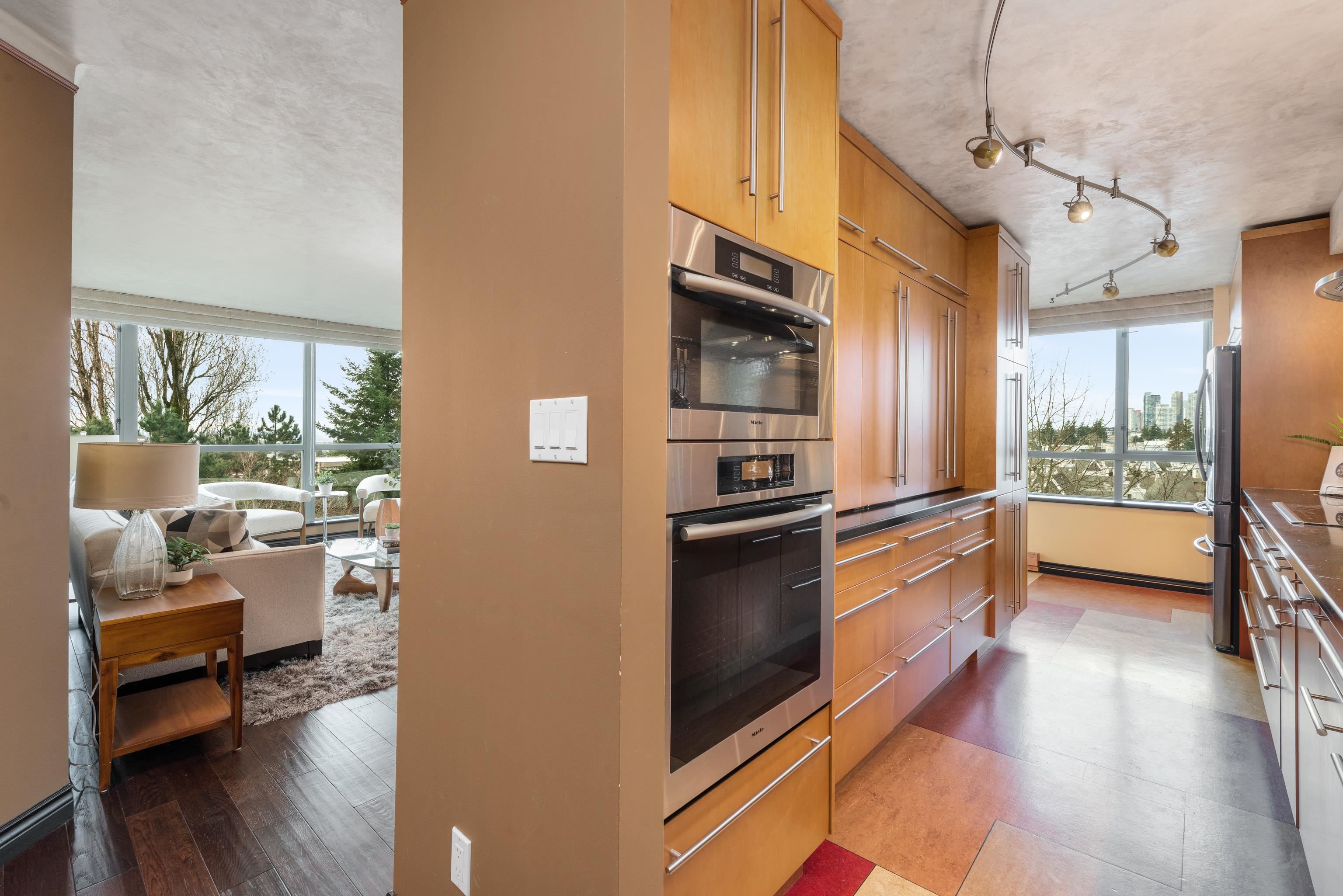 601 6622 SOUTHOAKS CRESCENT Unit: 601
