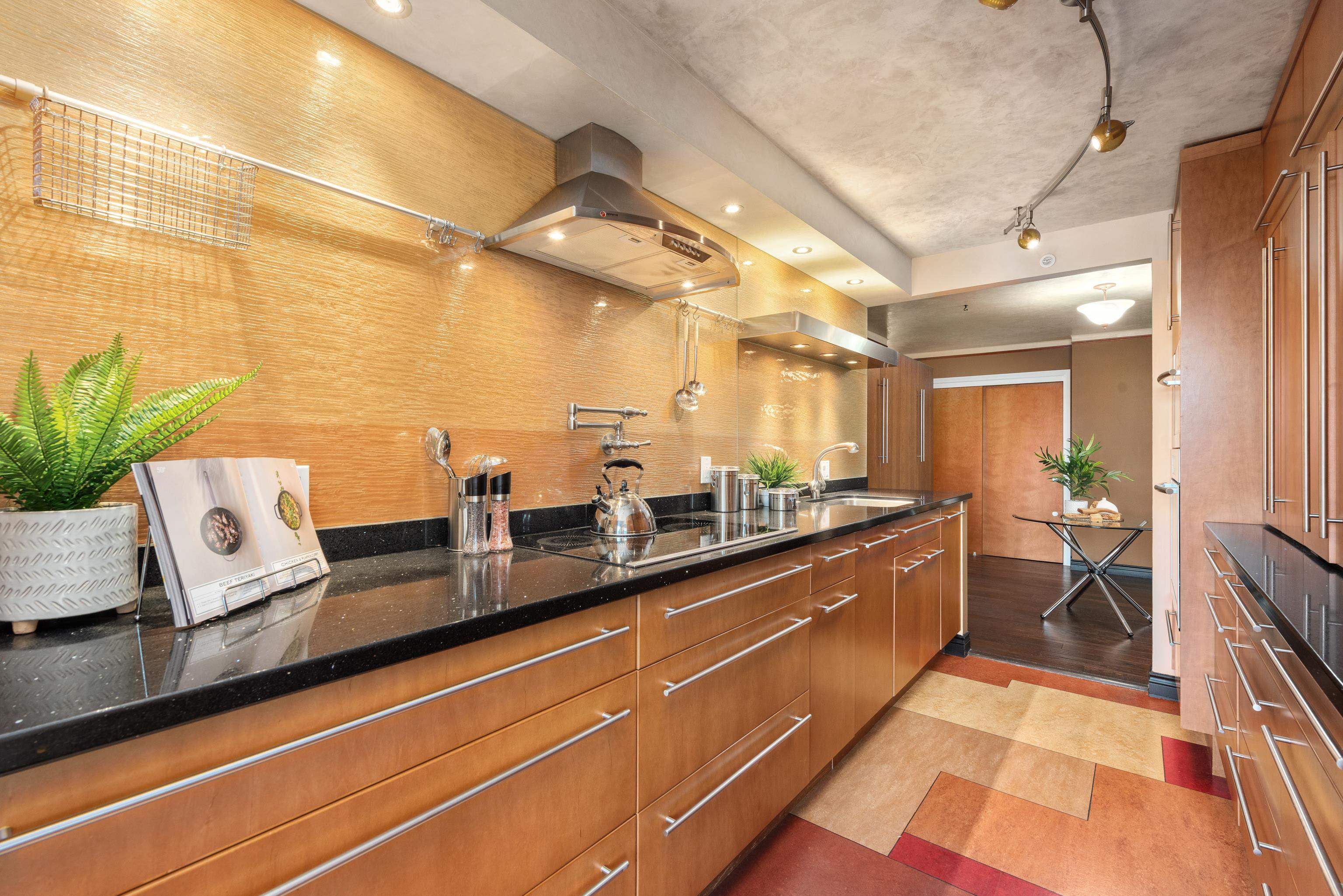 601 6622 SOUTHOAKS CRESCENT Unit: 601