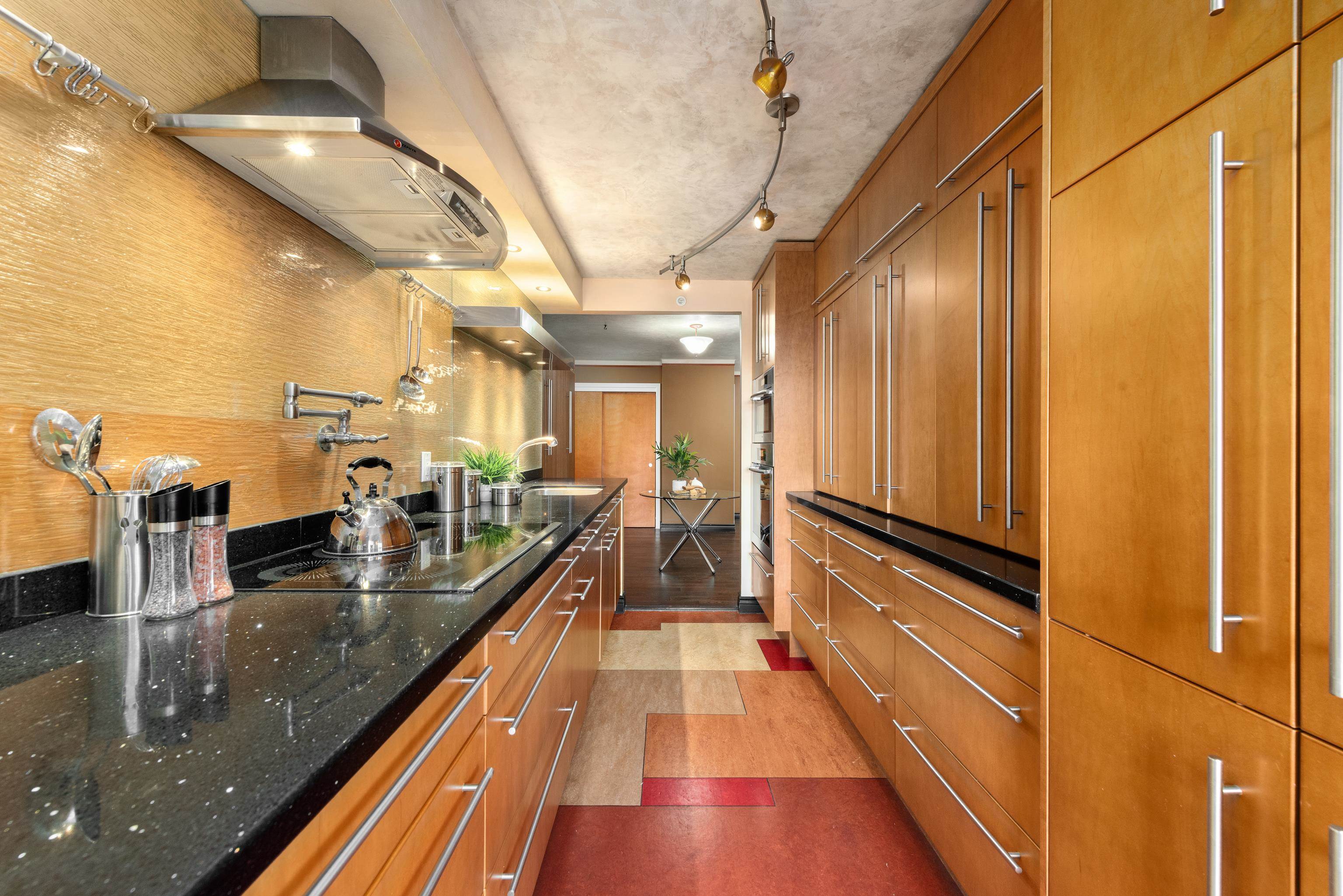 601 6622 SOUTHOAKS CRESCENT Unit: 601