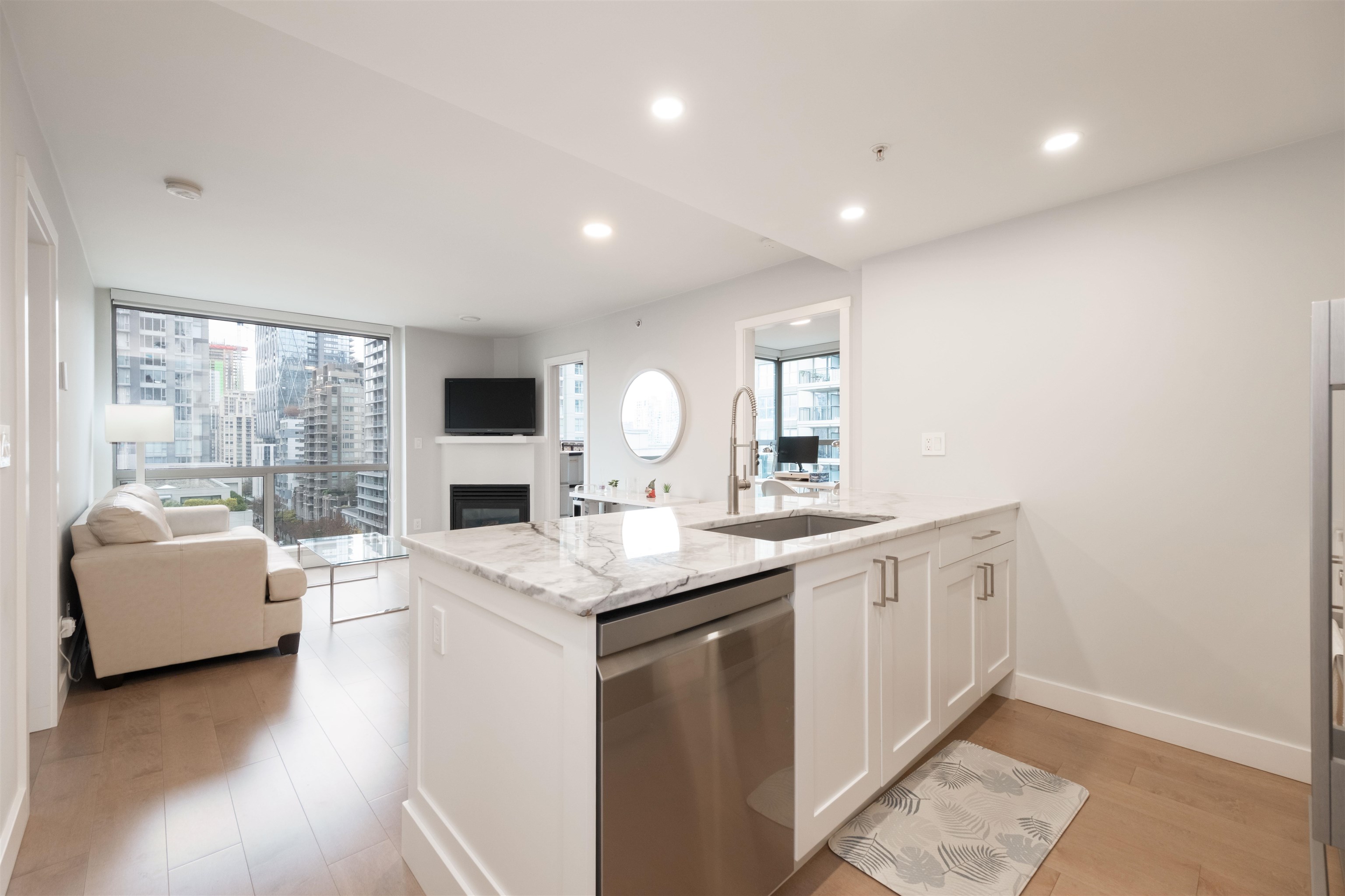 1006 928 RICHARDS STREET Unit: 1006