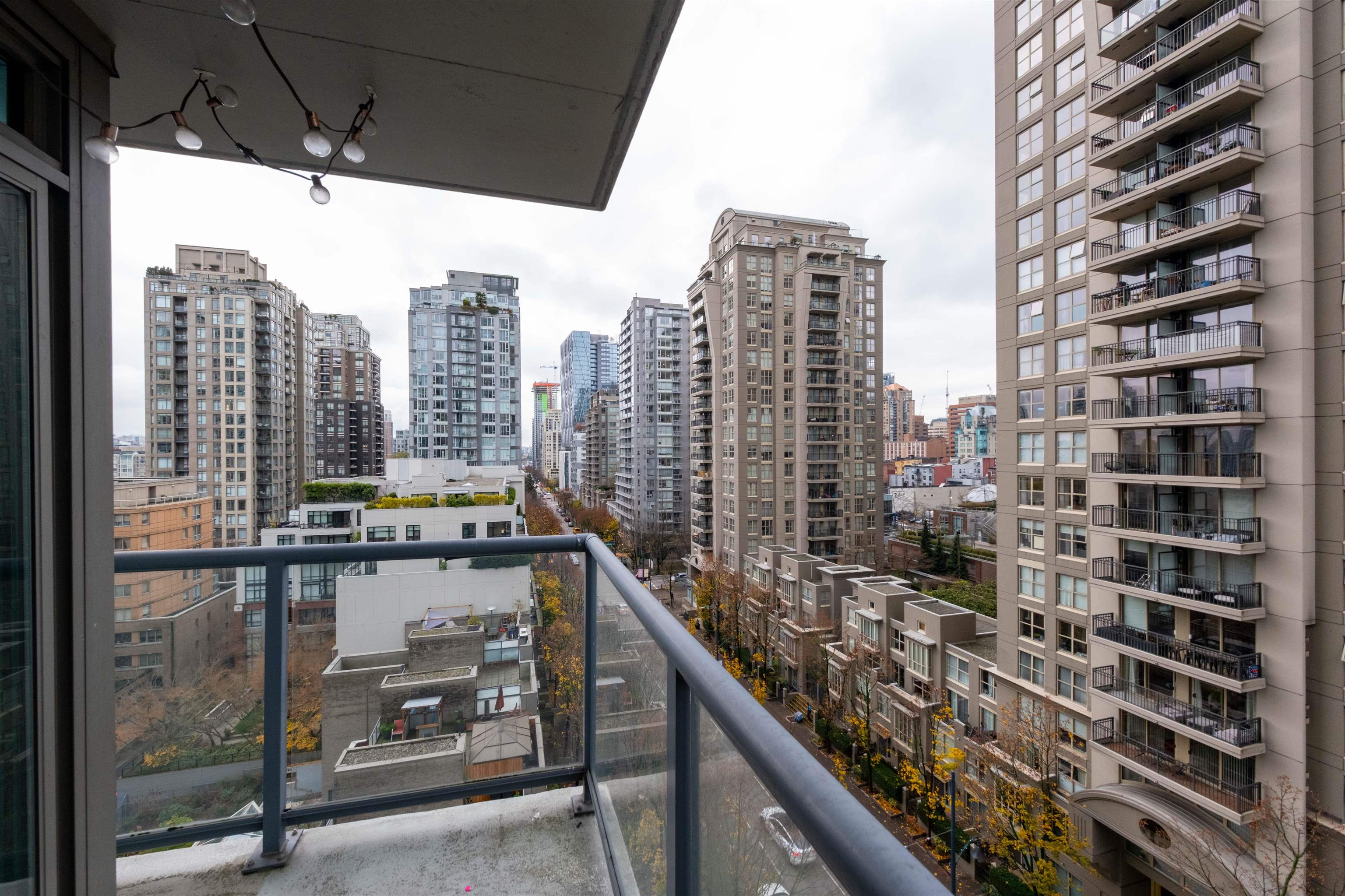 1006 928 RICHARDS STREET Unit: 1006
