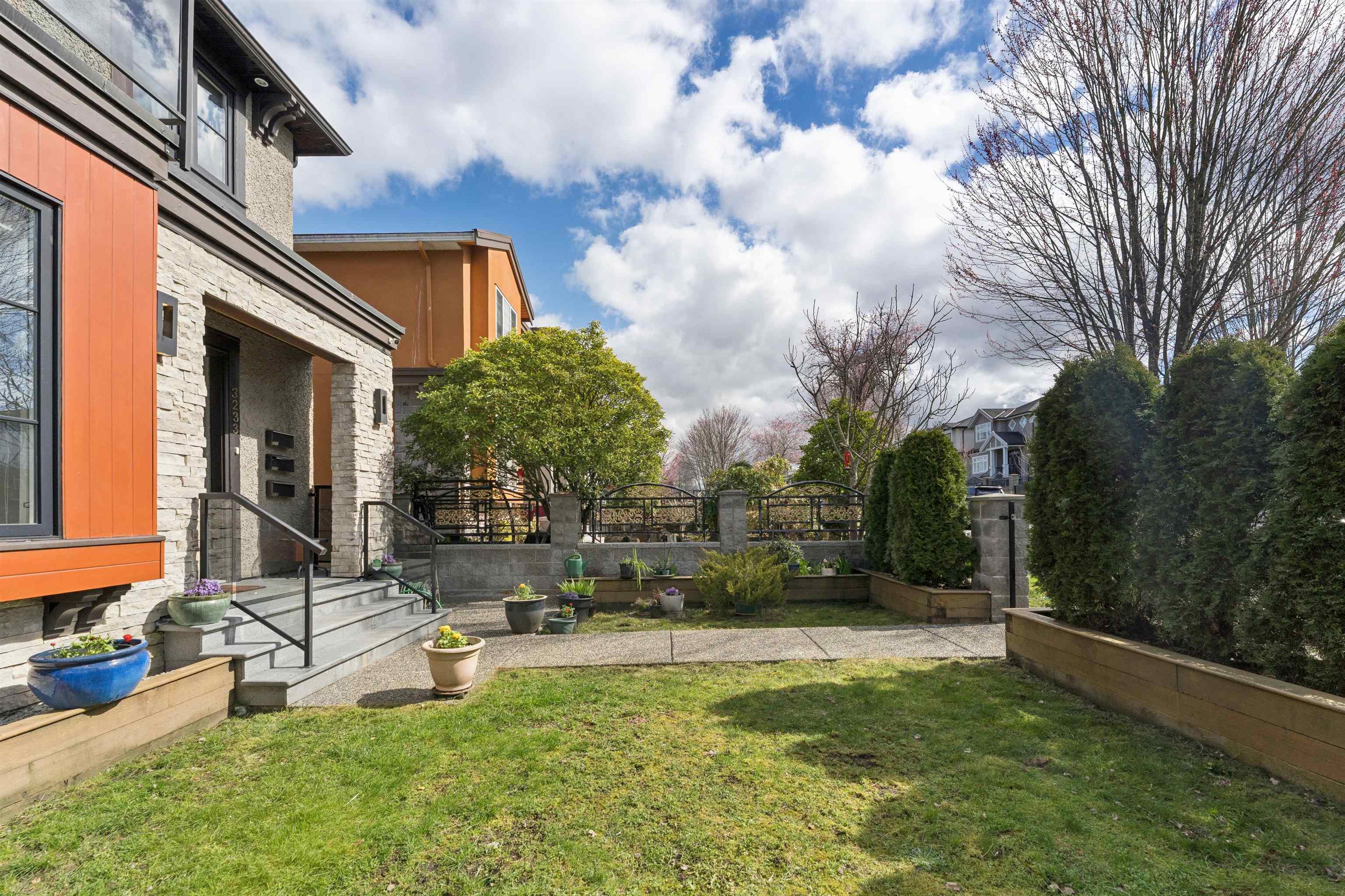 3233 GRANT STREET