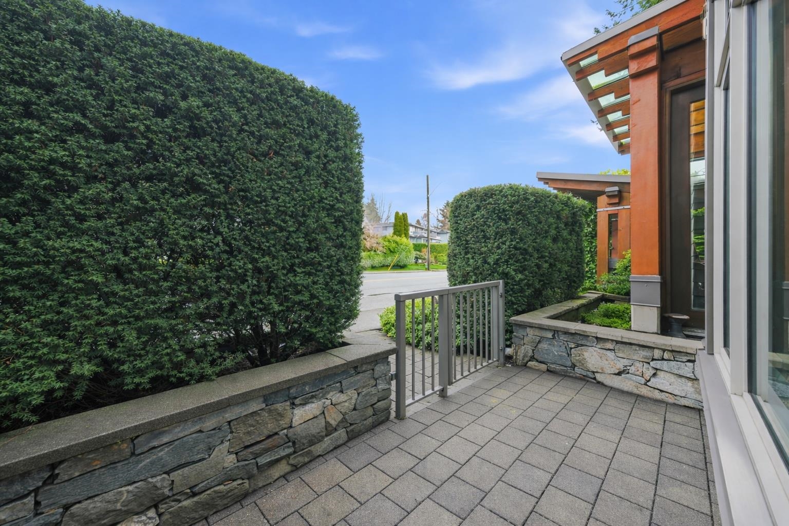204 2388 MARINE DRIVE Unit: 204