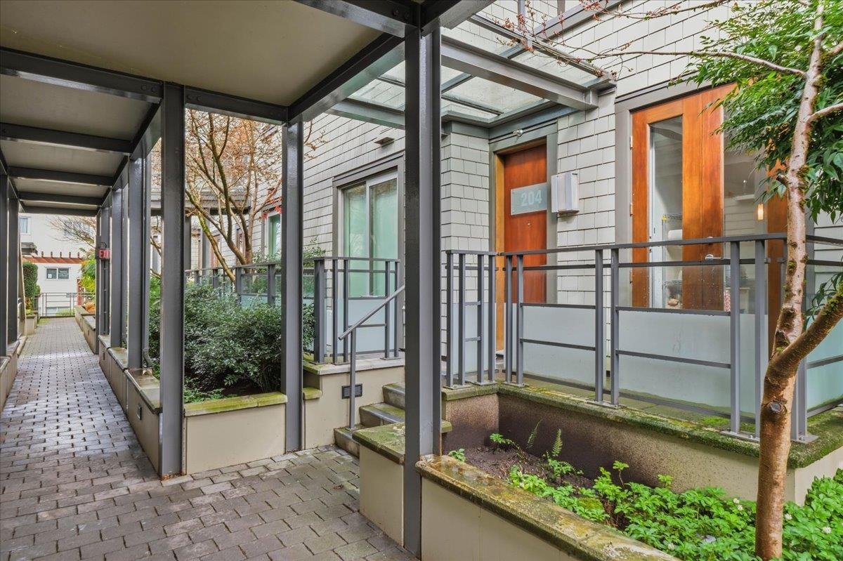 204 2388 MARINE DRIVE Unit: 204