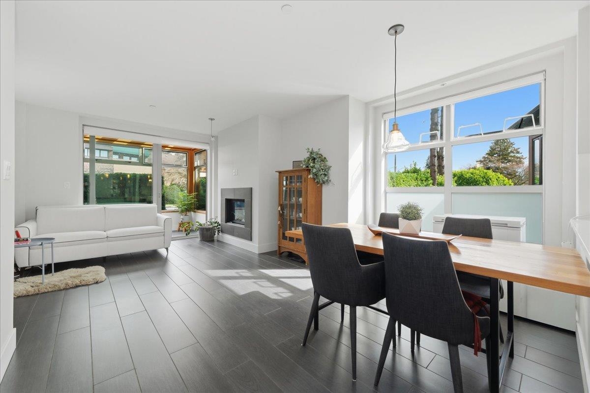 204 2388 MARINE DRIVE Unit: 204
