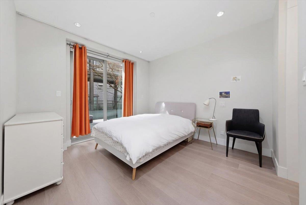 204 2388 MARINE DRIVE Unit: 204
