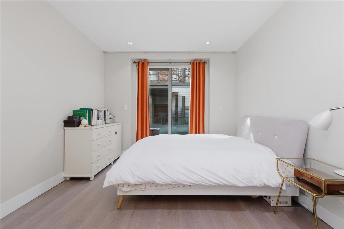 204 2388 MARINE DRIVE Unit: 204