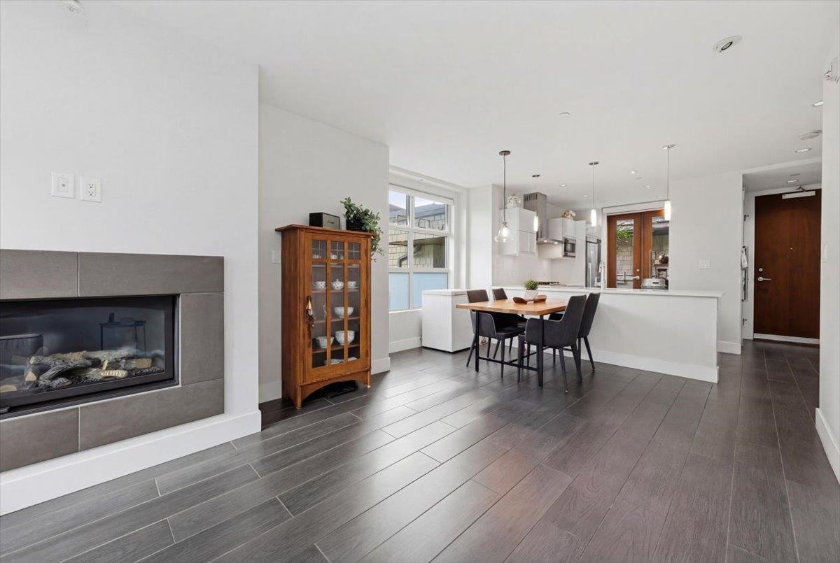 204 2388 MARINE DRIVE Unit: 204