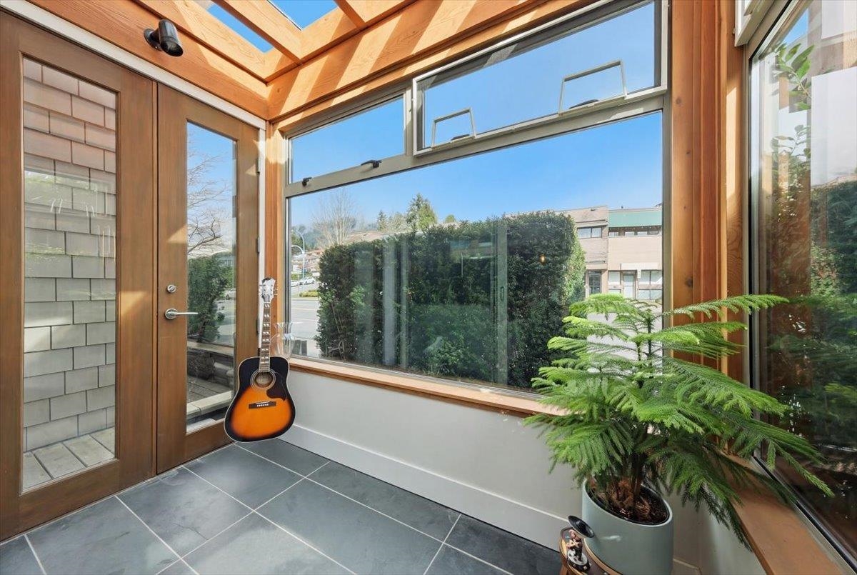 204 2388 MARINE DRIVE Unit: 204