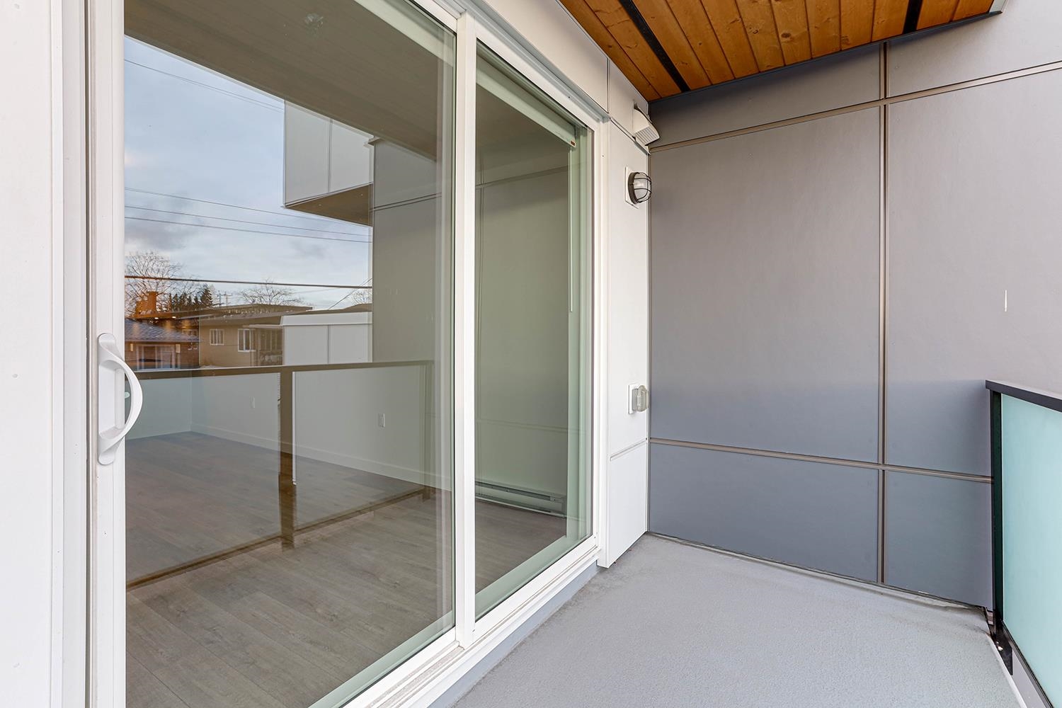 206 4933 CLARENDON STREET Unit: 206