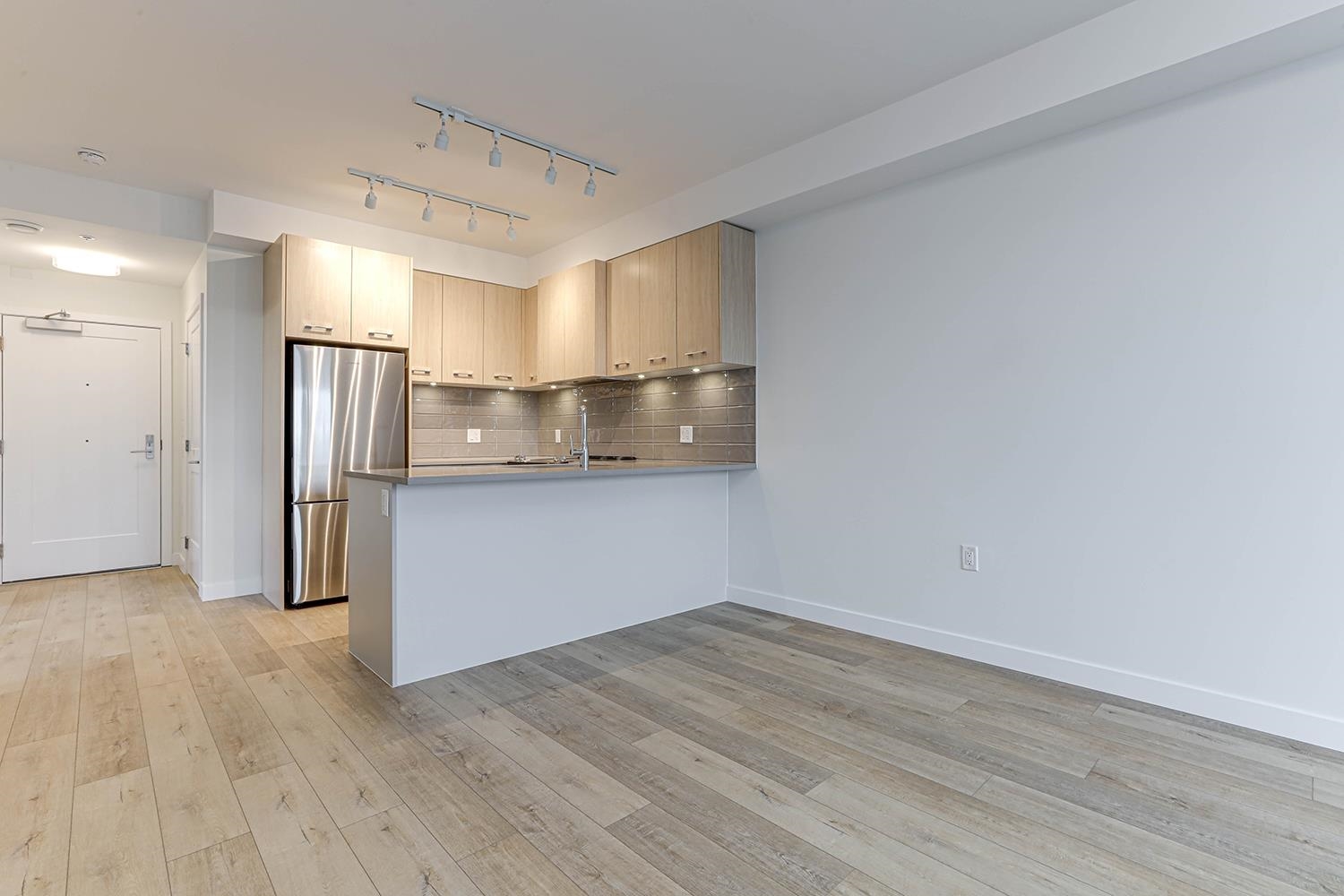 206 4933 CLARENDON STREET Unit: 206