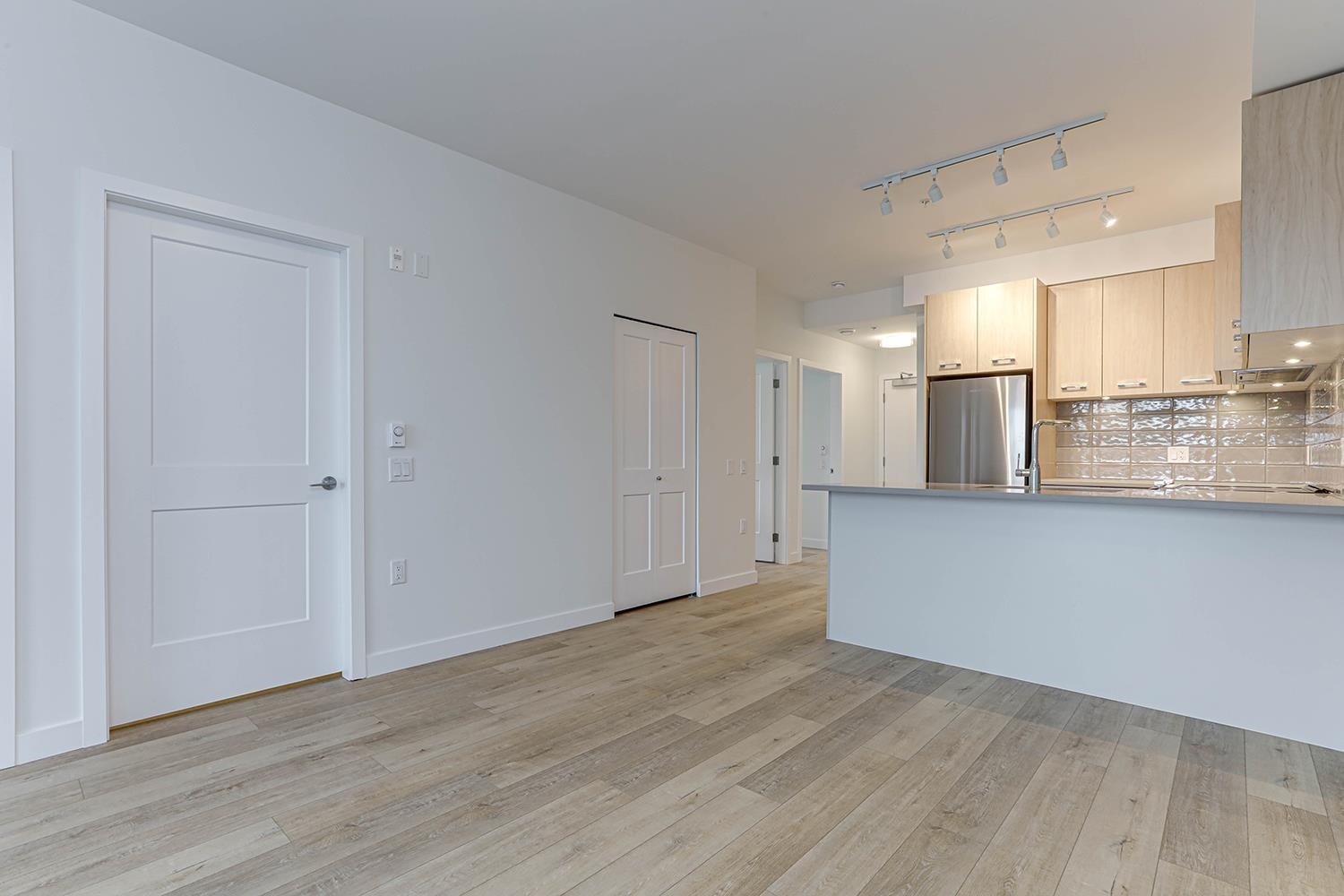206 4933 CLARENDON STREET Unit: 206