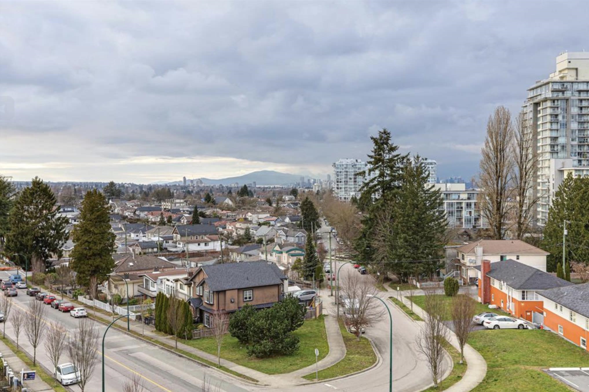 206 4933 CLARENDON STREET Unit: 206
