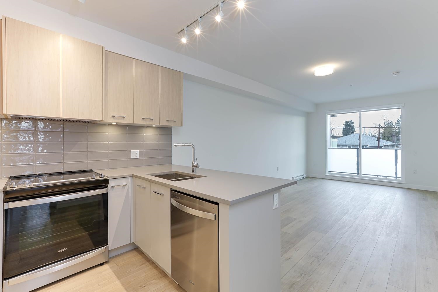 206 4933 CLARENDON STREET Unit: 206
