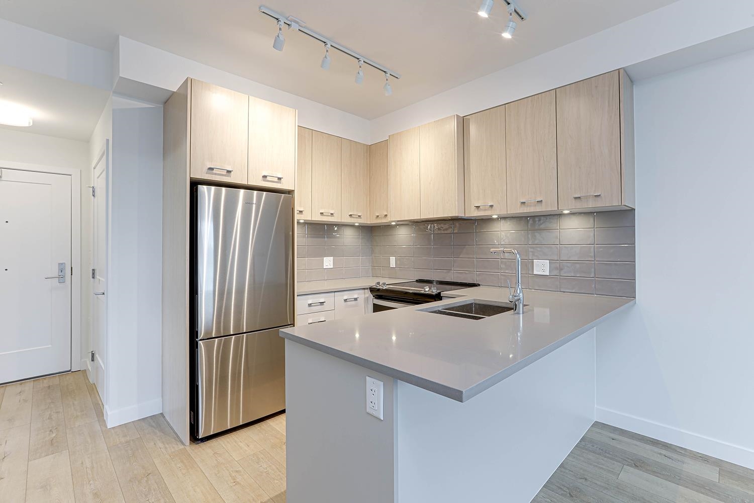 206 4933 CLARENDON STREET Unit: 206
