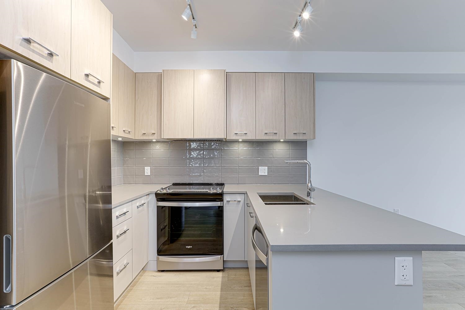 206 4933 CLARENDON STREET Unit: 206