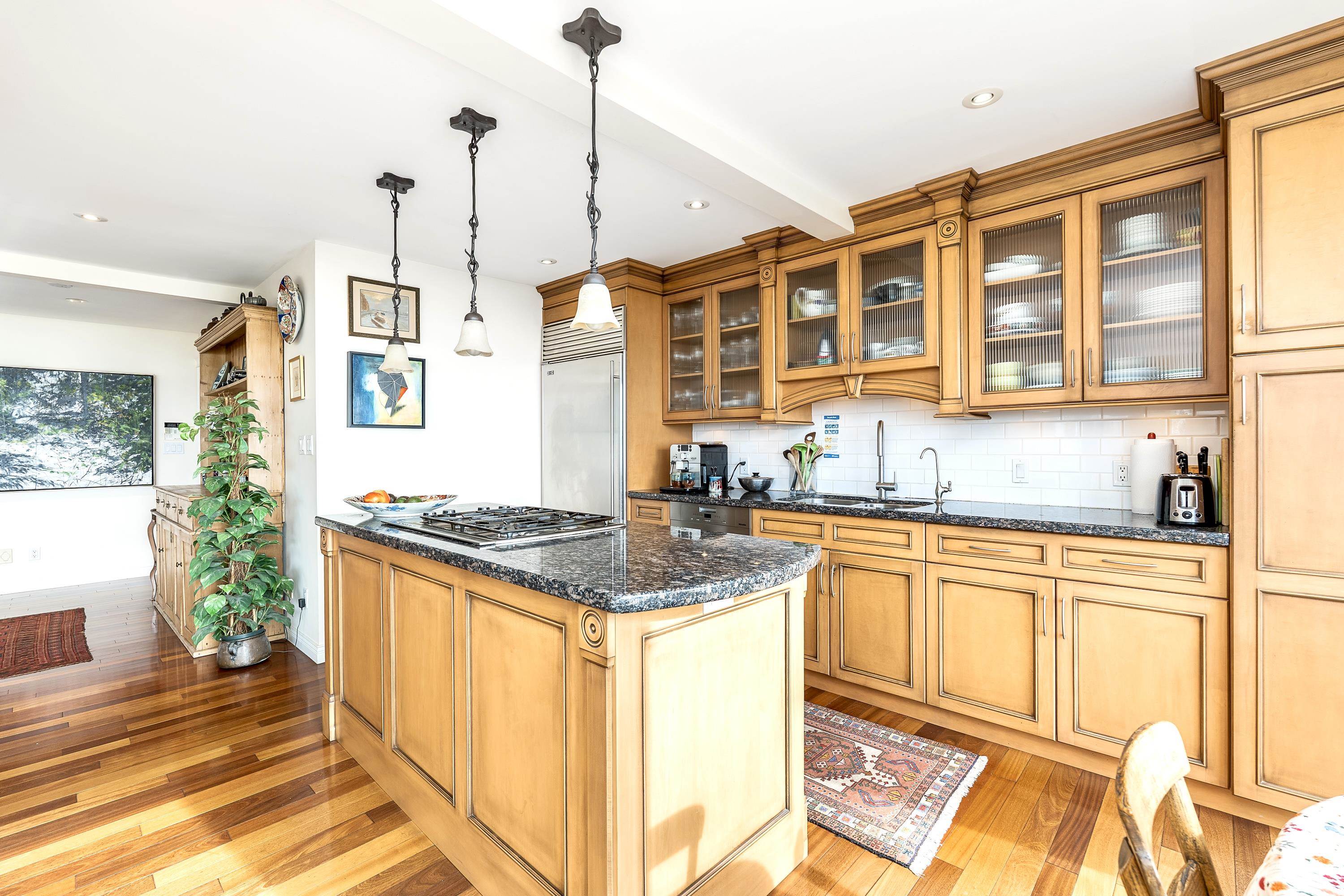 2328 BELLEVUE AVENUE