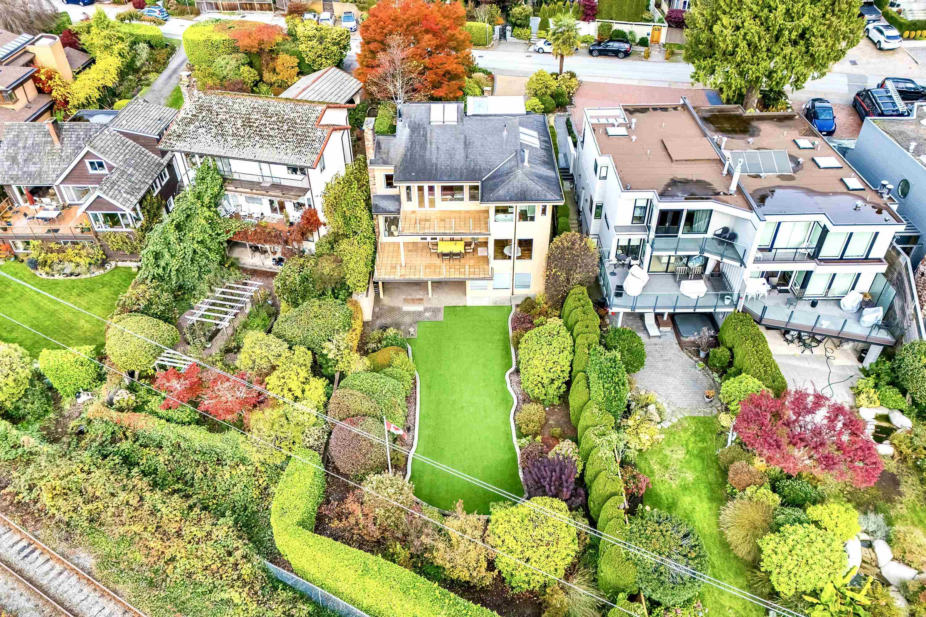 2328 BELLEVUE AVENUE