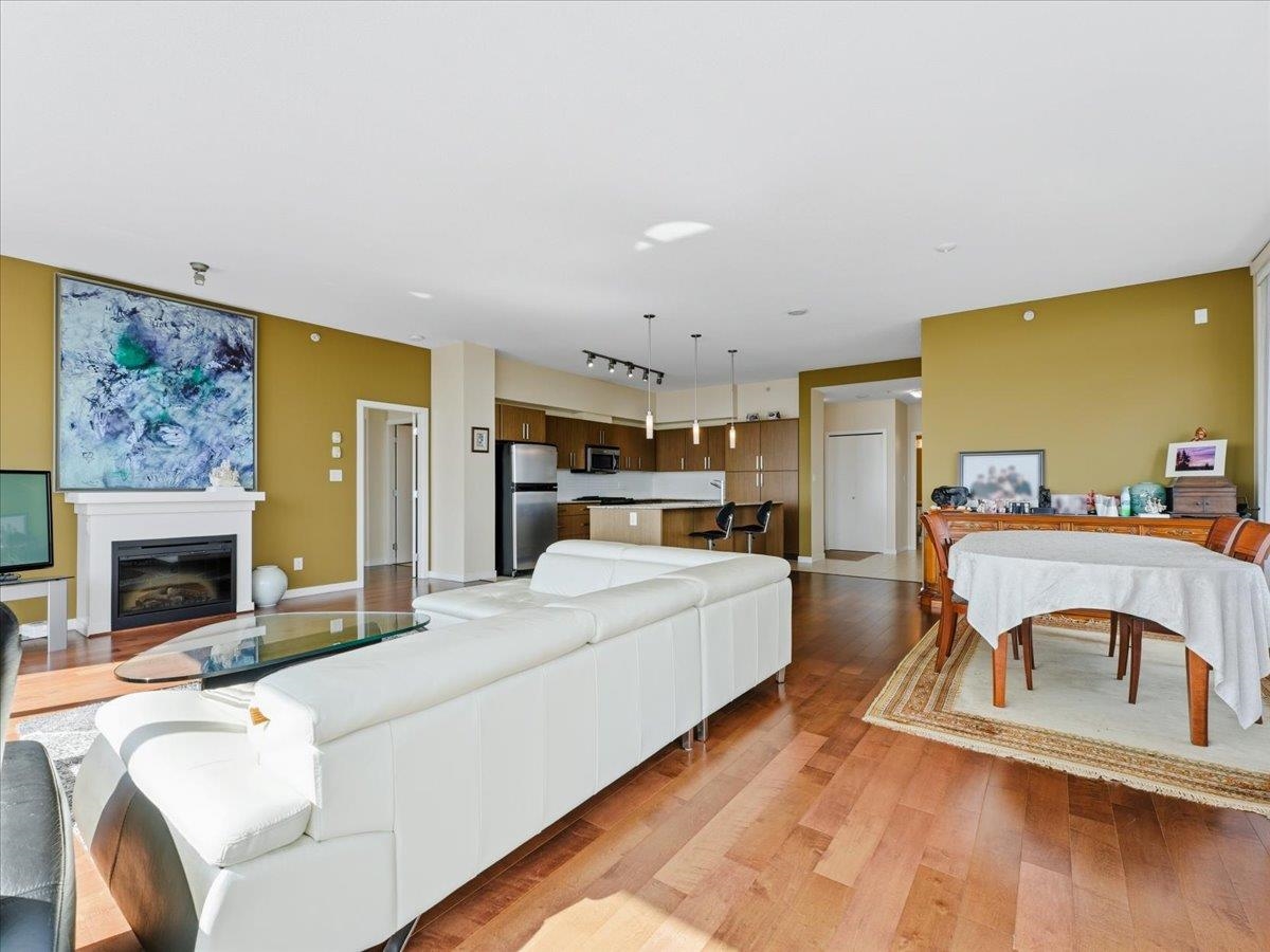 3703 9888 CAMERON STREET Unit: 3703