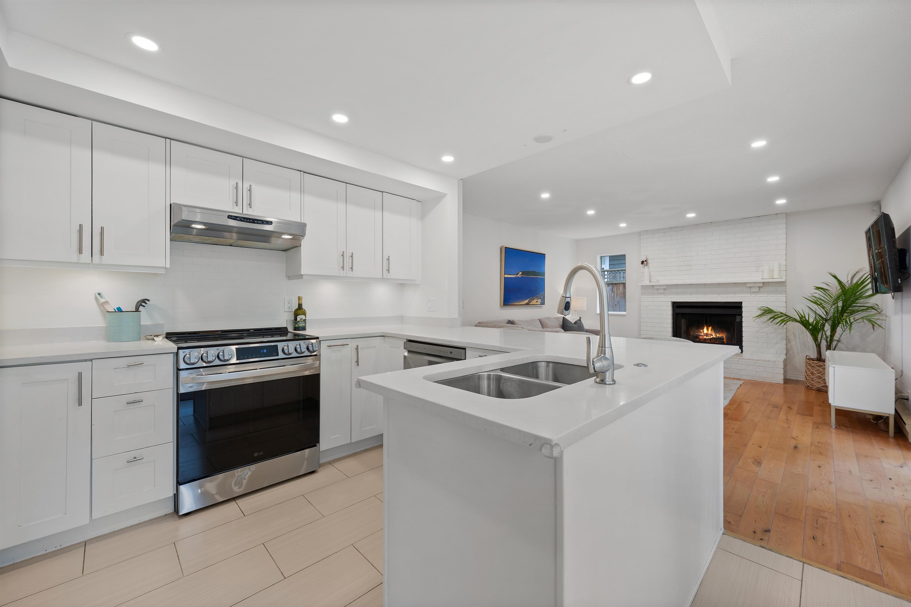 5636 MARINE DRIVE
