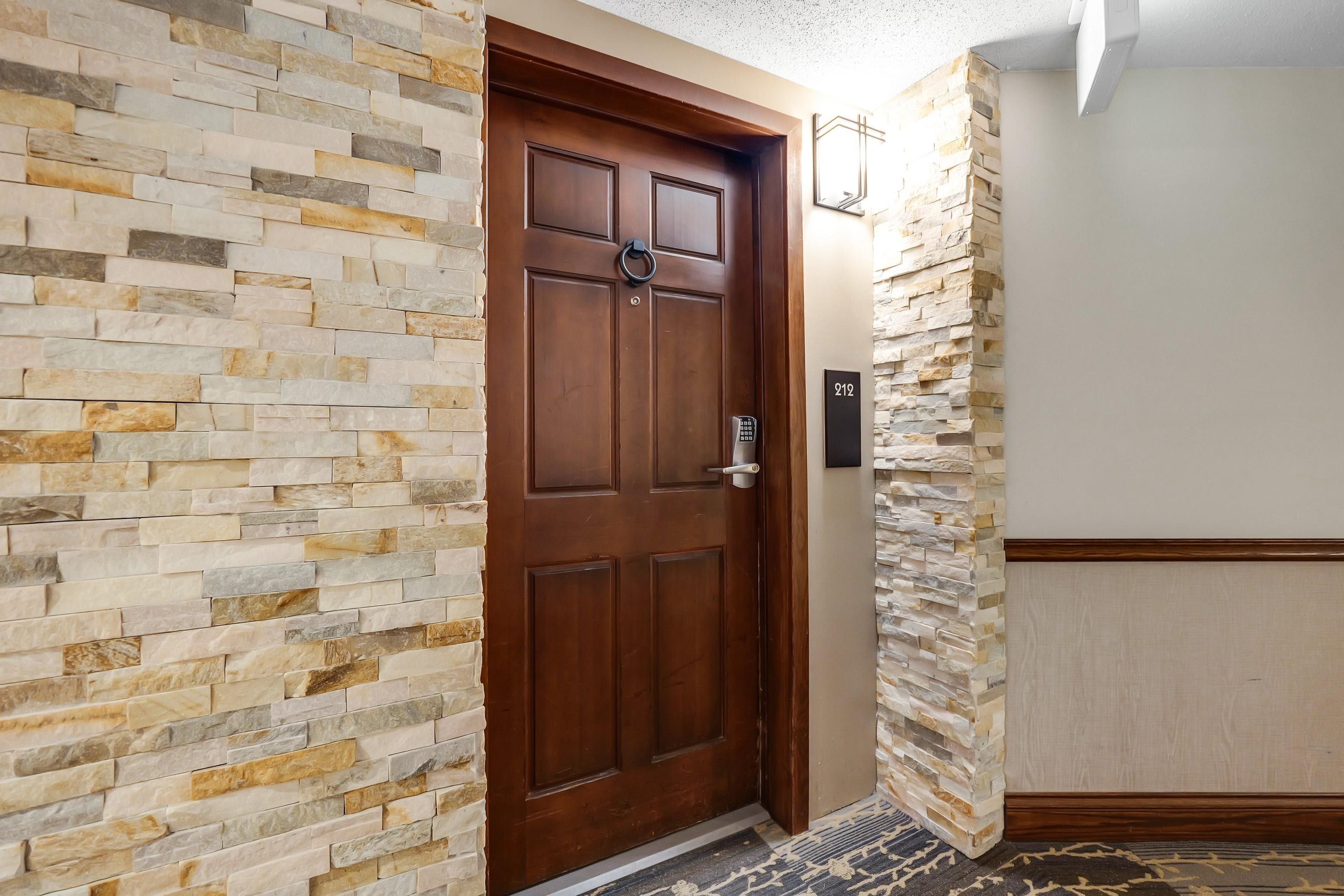 212 4800 SPEARHEAD DRIVE Unit: 212