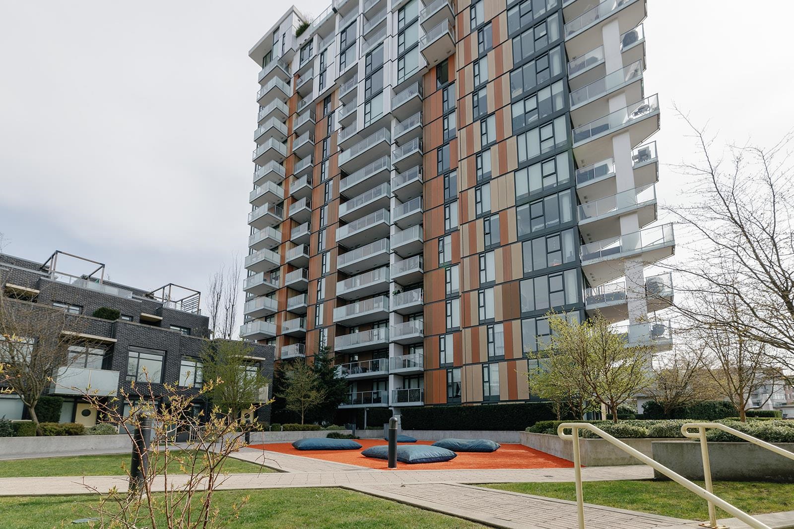 305 285 E 10TH AVENUE Unit: 305