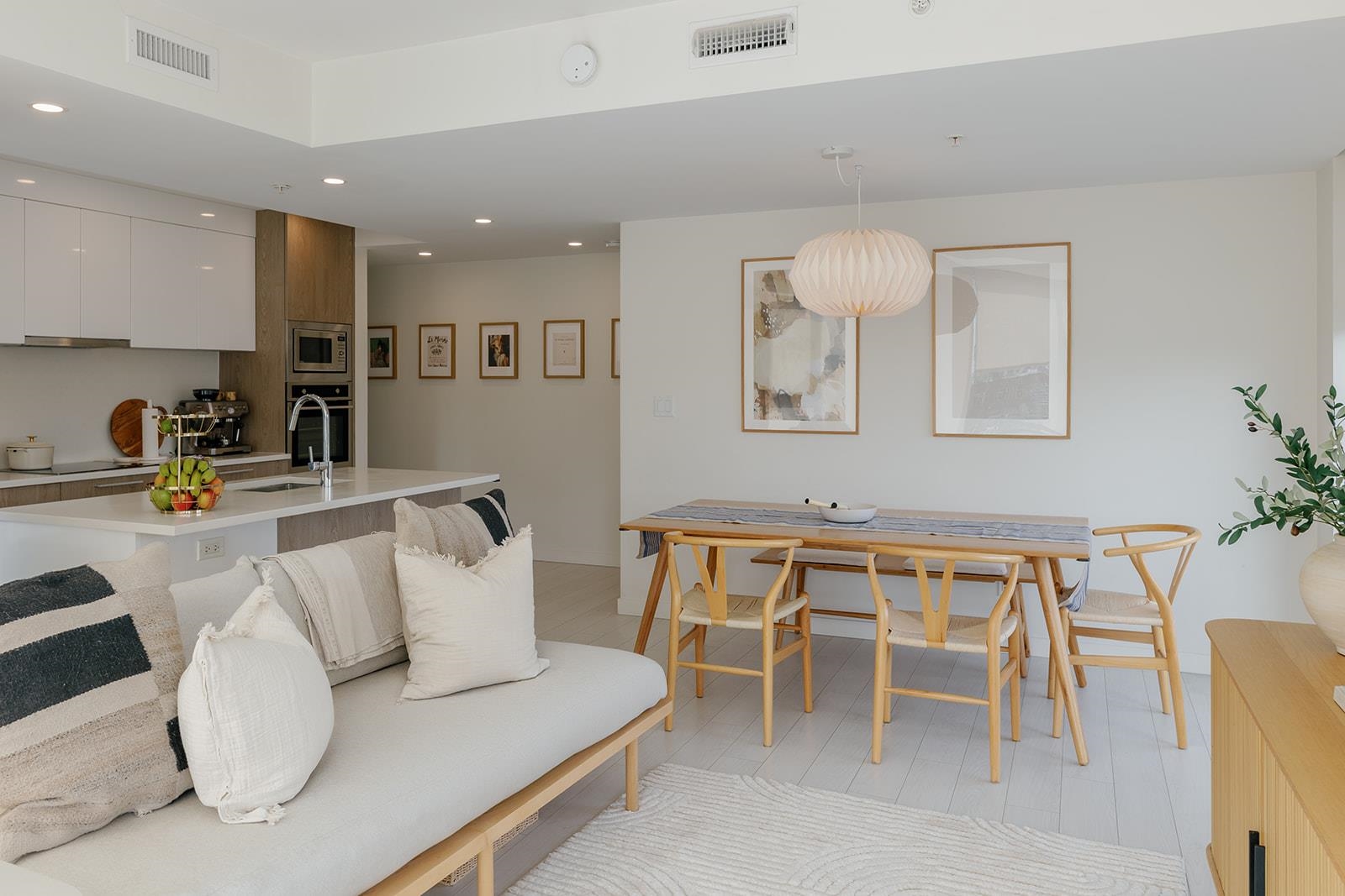 305 285 E 10TH AVENUE Unit: 305
