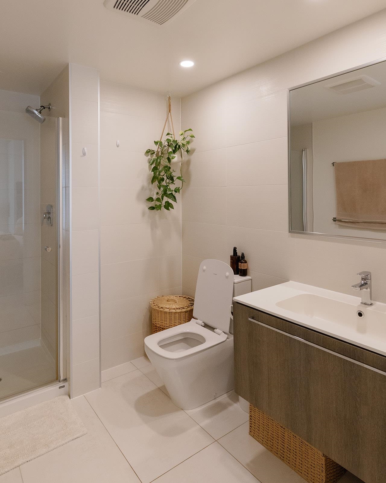 305 285 E 10TH AVENUE Unit: 305