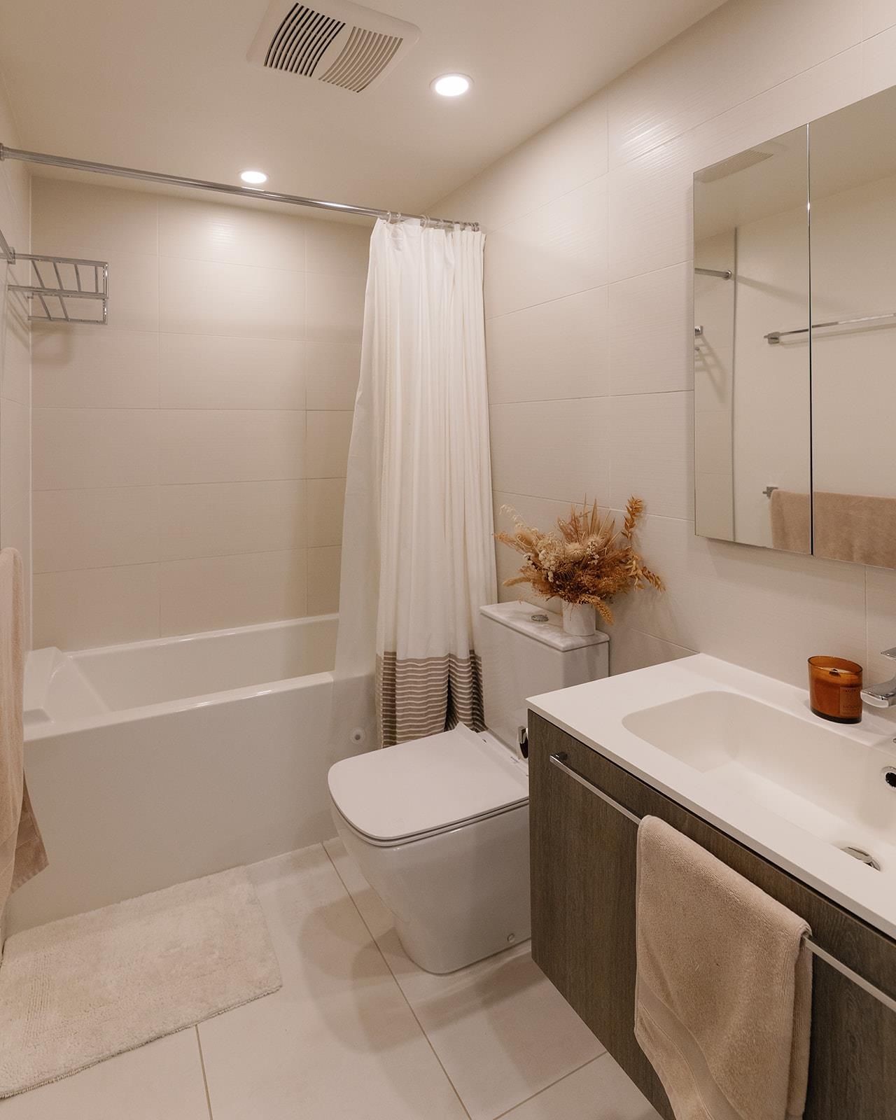305 285 E 10TH AVENUE Unit: 305