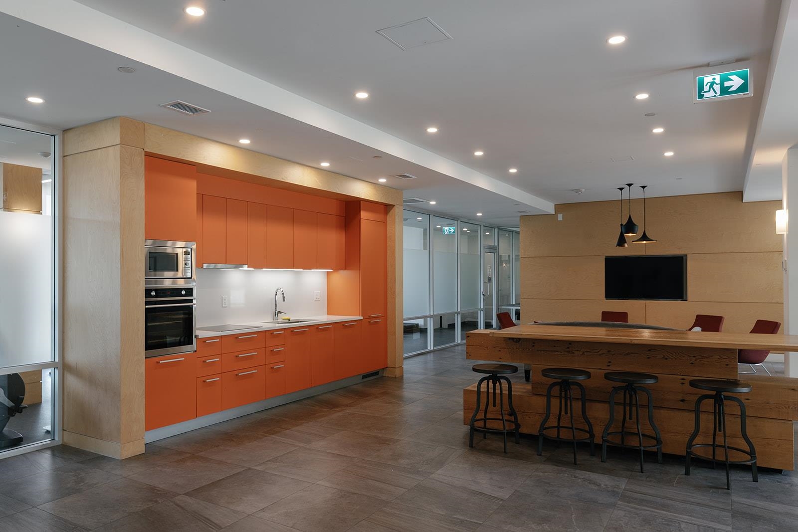 305 285 E 10TH AVENUE Unit: 305