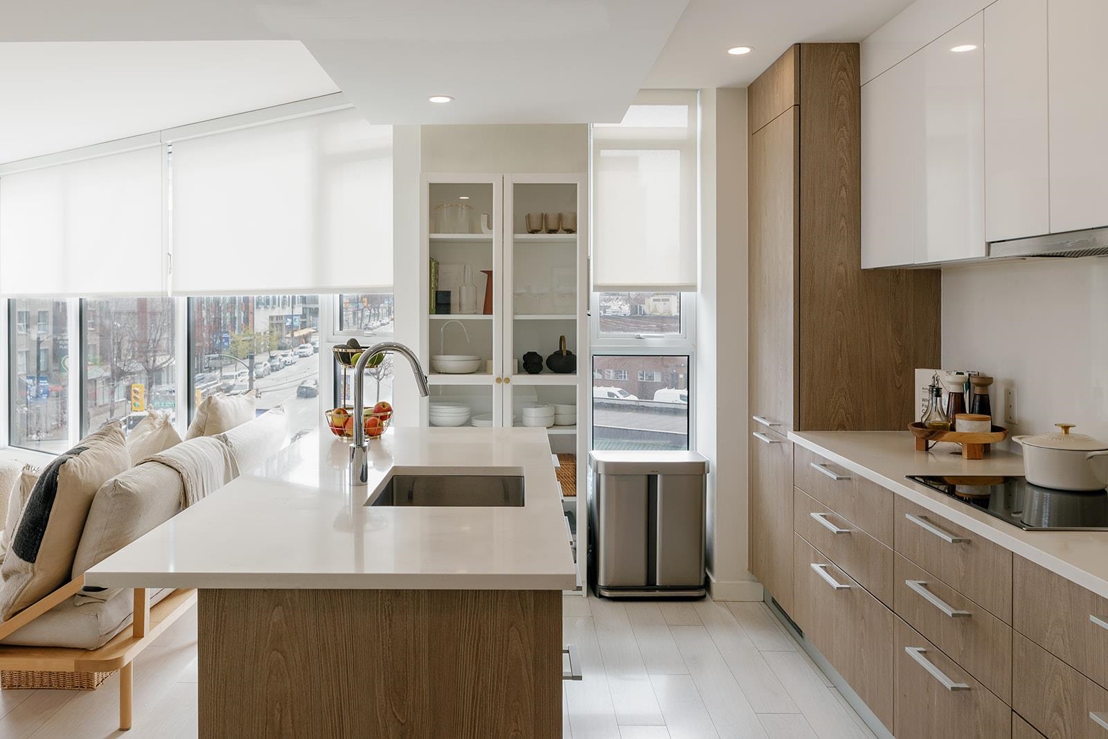305 285 E 10TH AVENUE Unit: 305