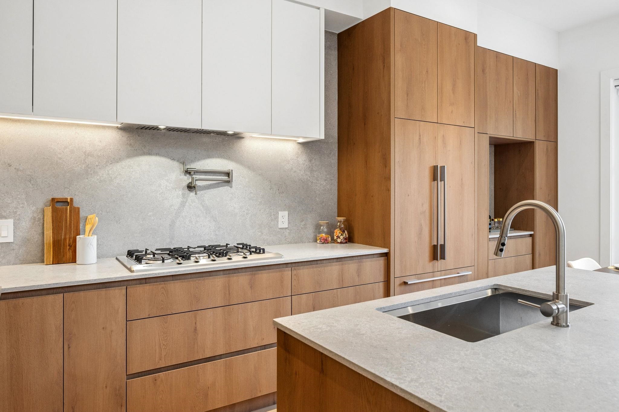 1 3642 WEST 20TH AVENUE Unit: 1