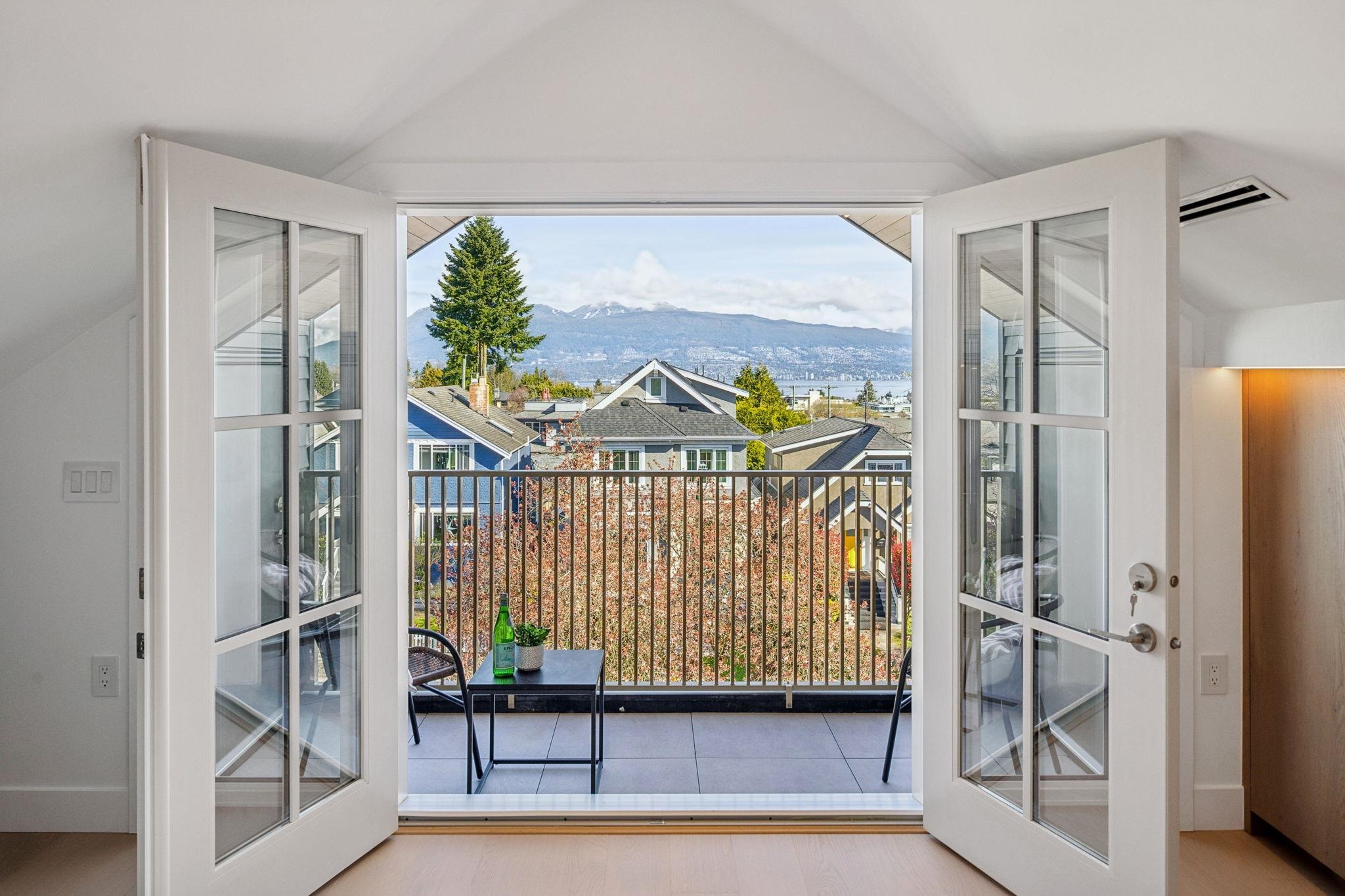 1 3642 WEST 20TH AVENUE Unit: 1