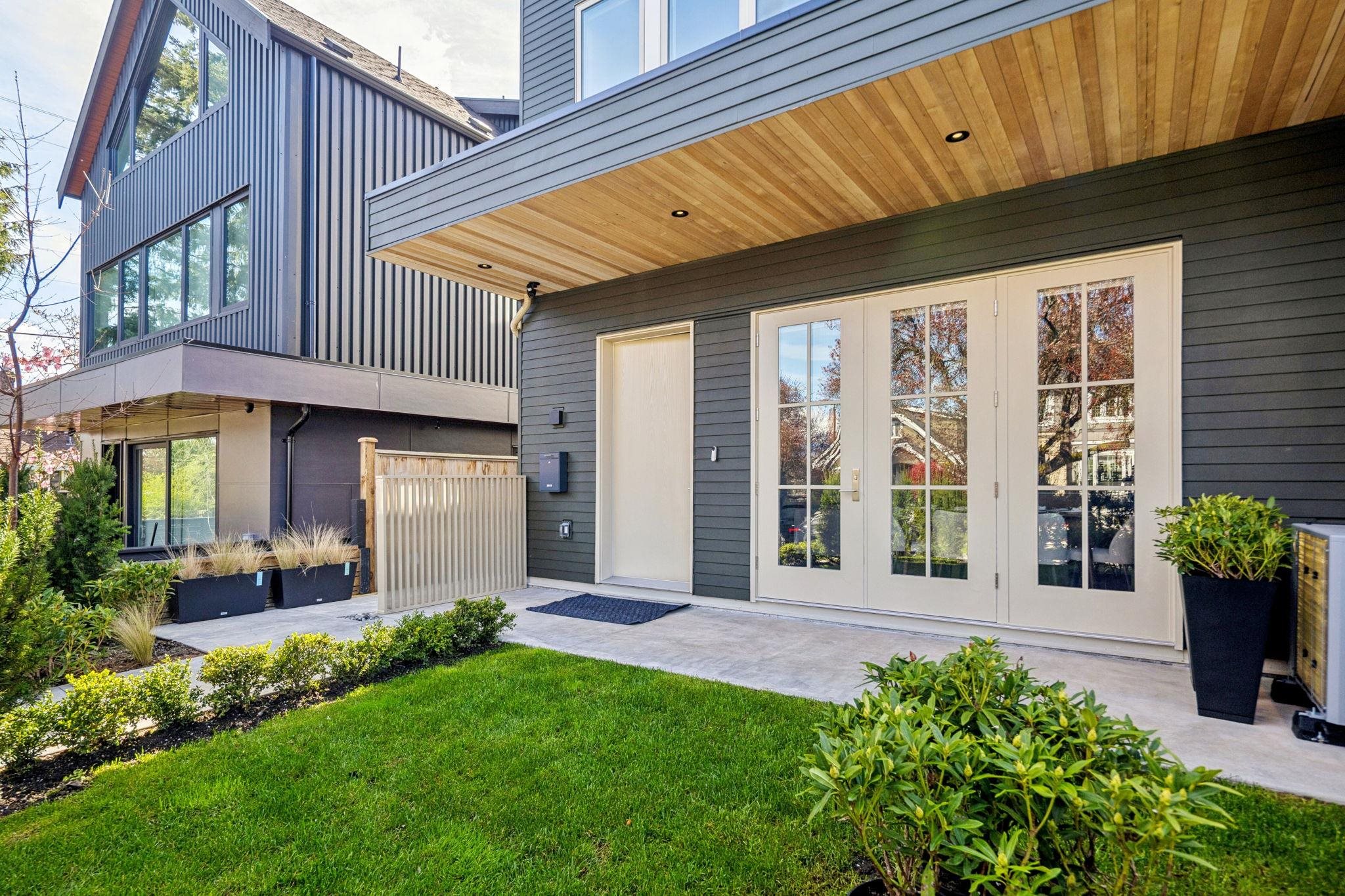 1 3642 WEST 20TH AVENUE Unit: 1