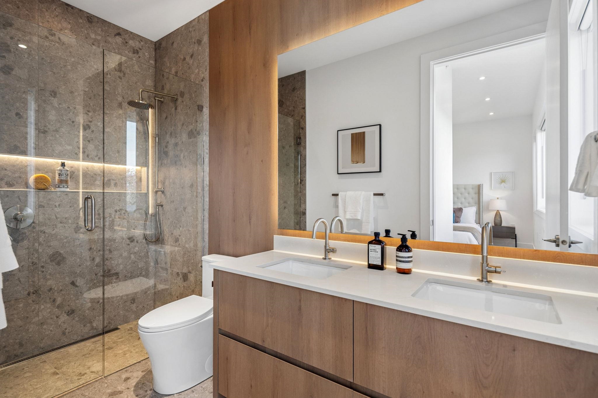 1 3642 WEST 20TH AVENUE Unit: 1
