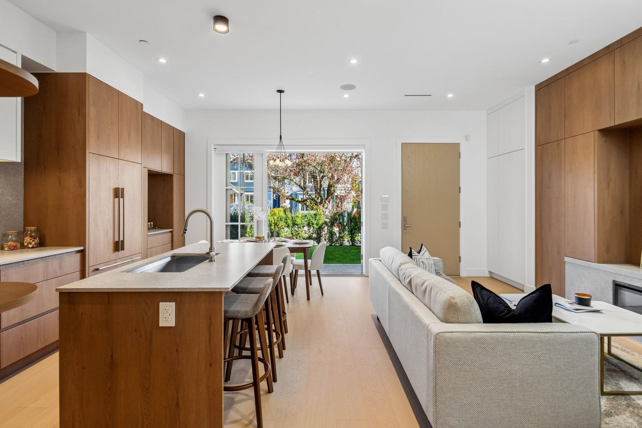 1 3642 WEST 20TH AVENUE Unit: 1