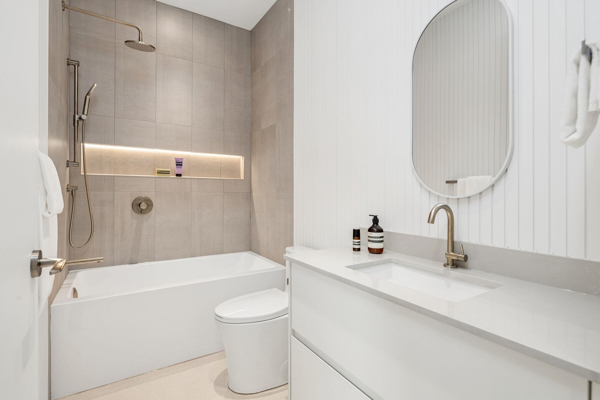 1 3642 WEST 20TH AVENUE Unit: 1