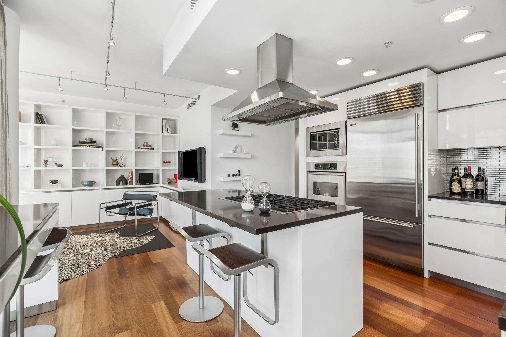 3701 1438 RICHARDS STREET Unit: 3701