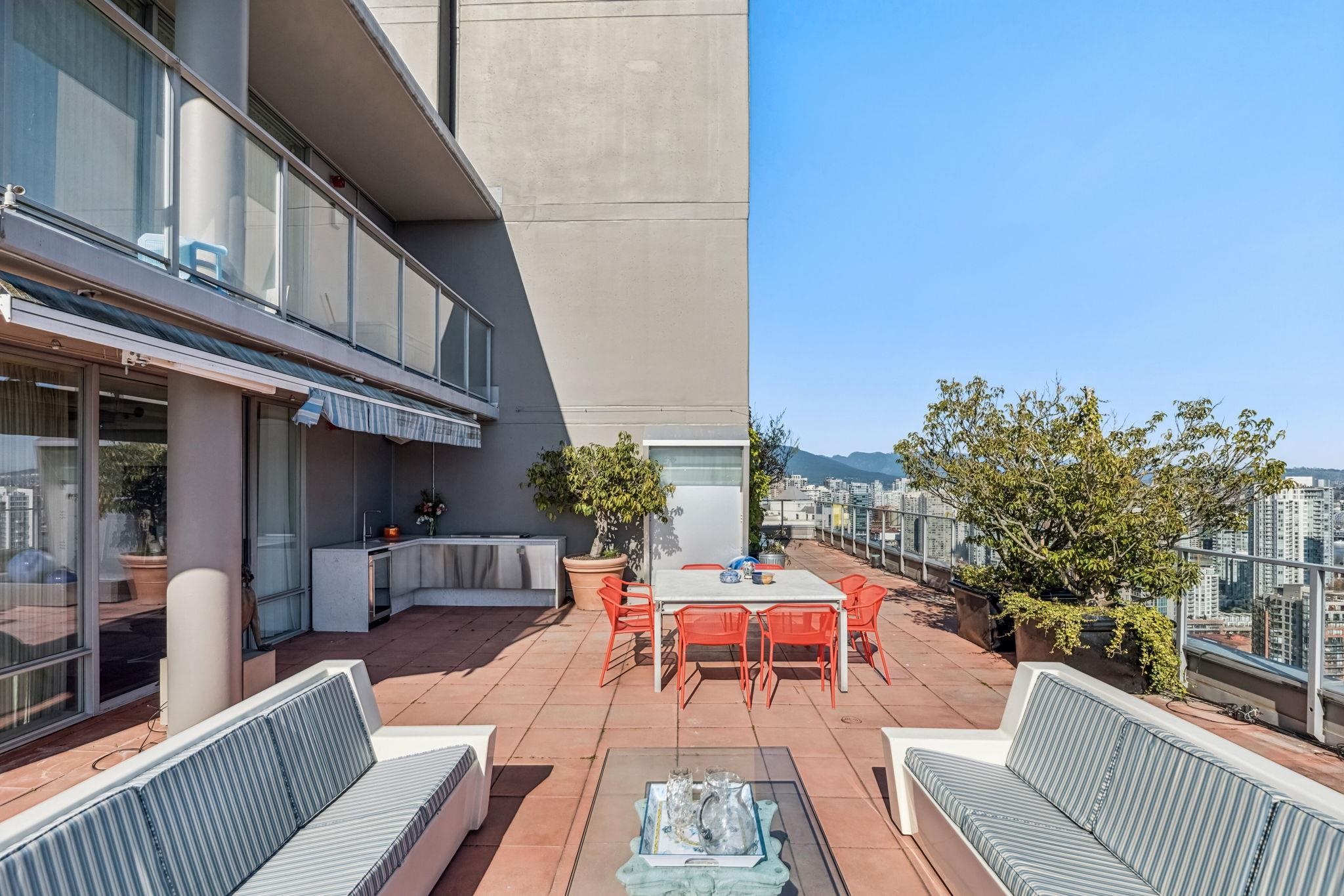 3701 1438 RICHARDS STREET Unit: 3701