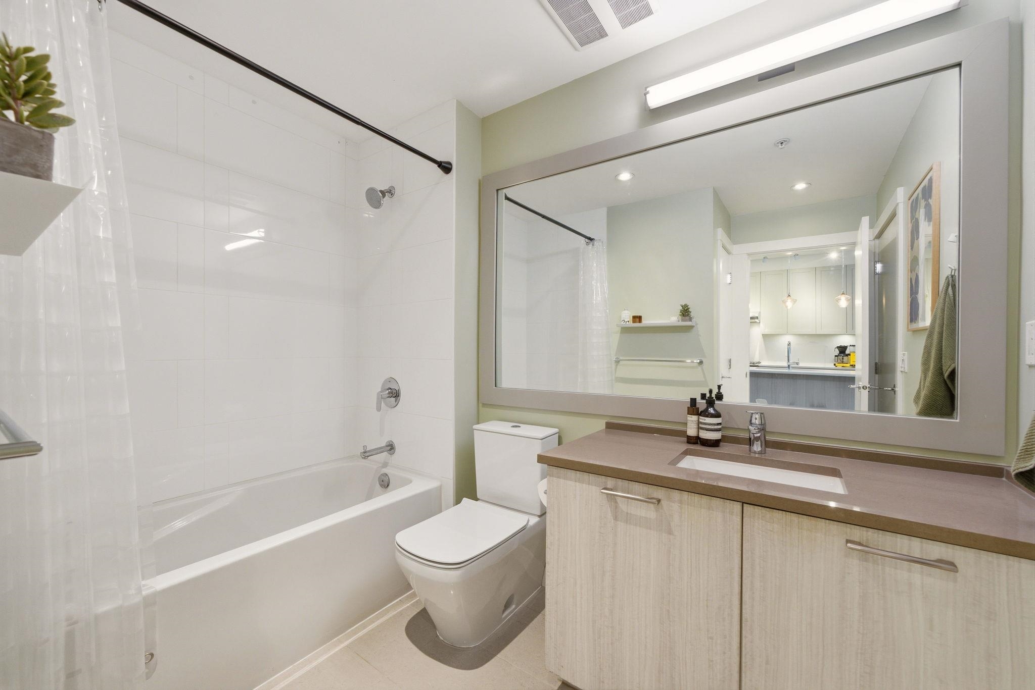 304 123 W 1ST STREET Unit: 304