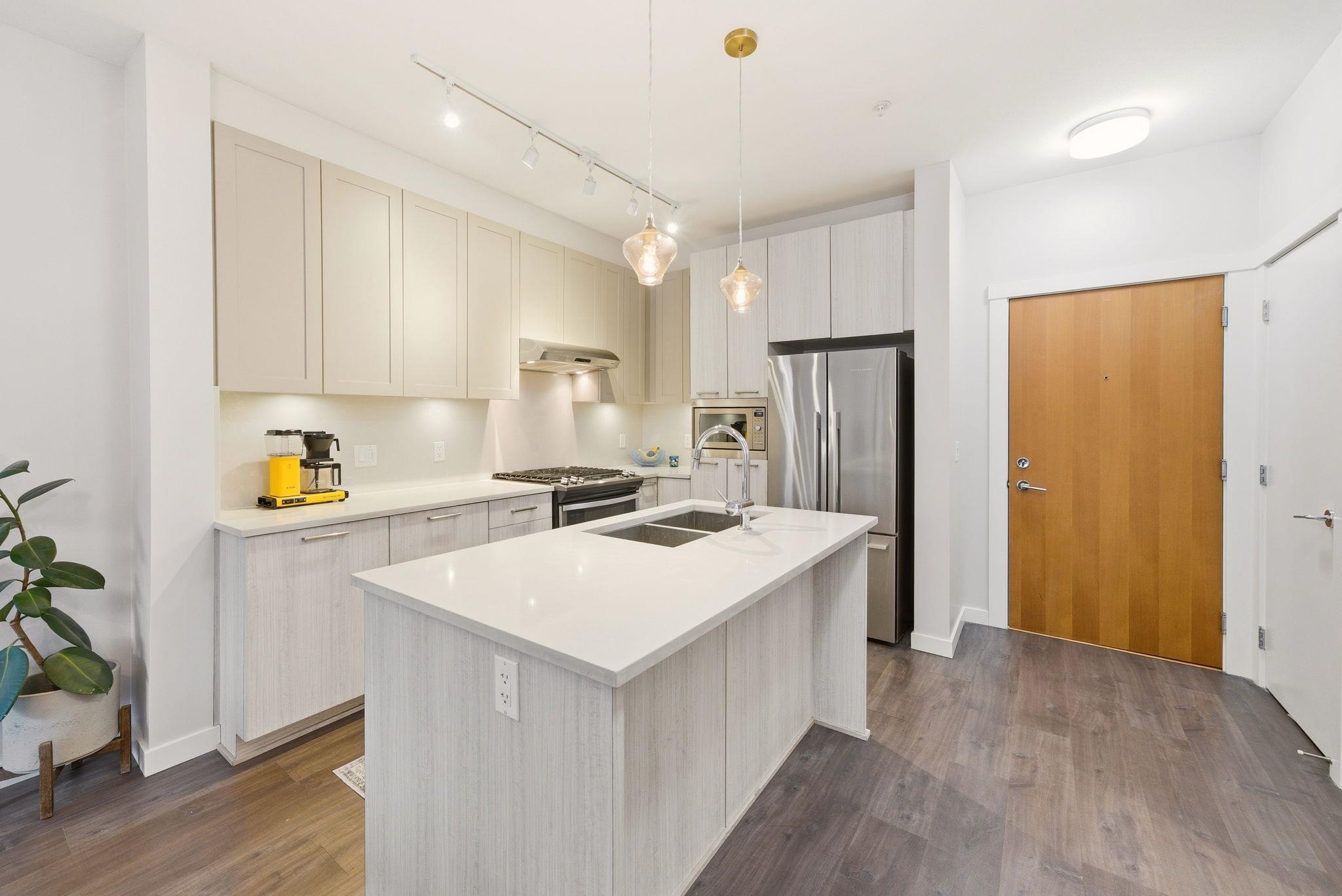 304 123 W 1ST STREET Unit: 304