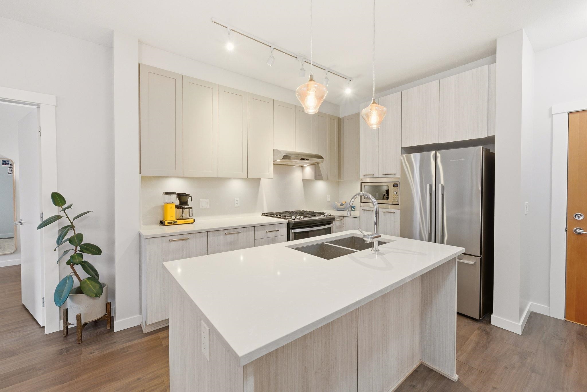 304 123 W 1ST STREET Unit: 304