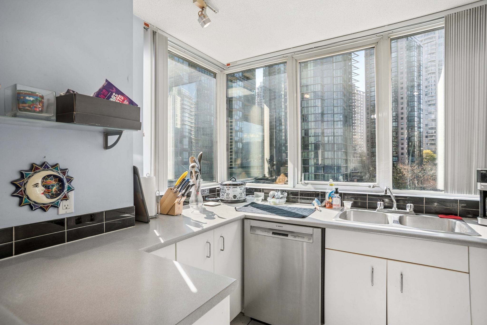 906 588 BROUGHTON STREET Unit: 906