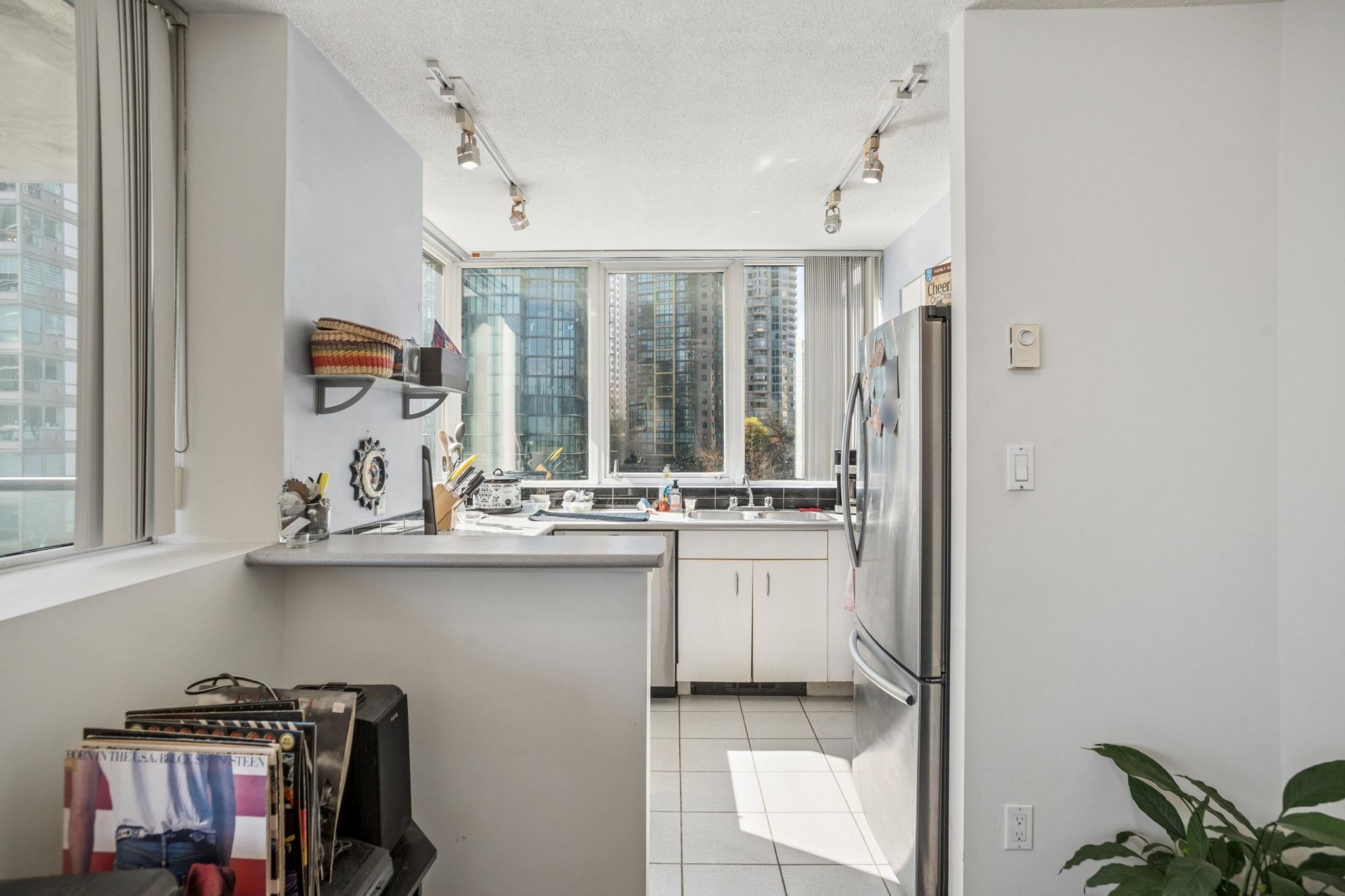 906 588 BROUGHTON STREET Unit: 906